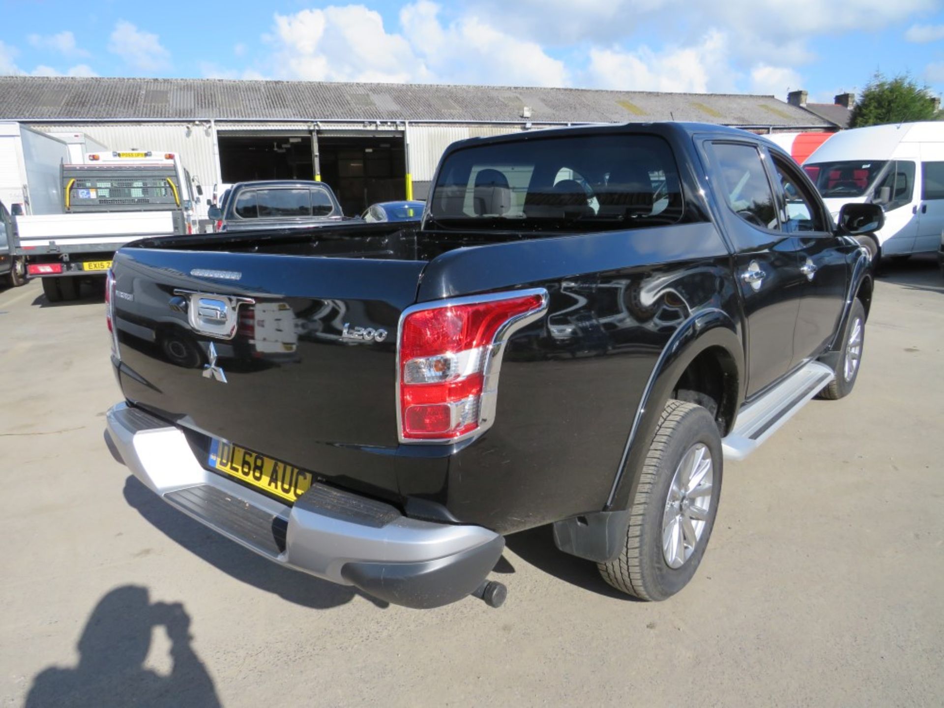 68 reg MITSUBISHI L200 BARBARIAN DI-D PICKUP, 1ST REG 12/18, 8927M, V5 HERE, 1 OWNER FROM NEW [+ - Image 4 of 5