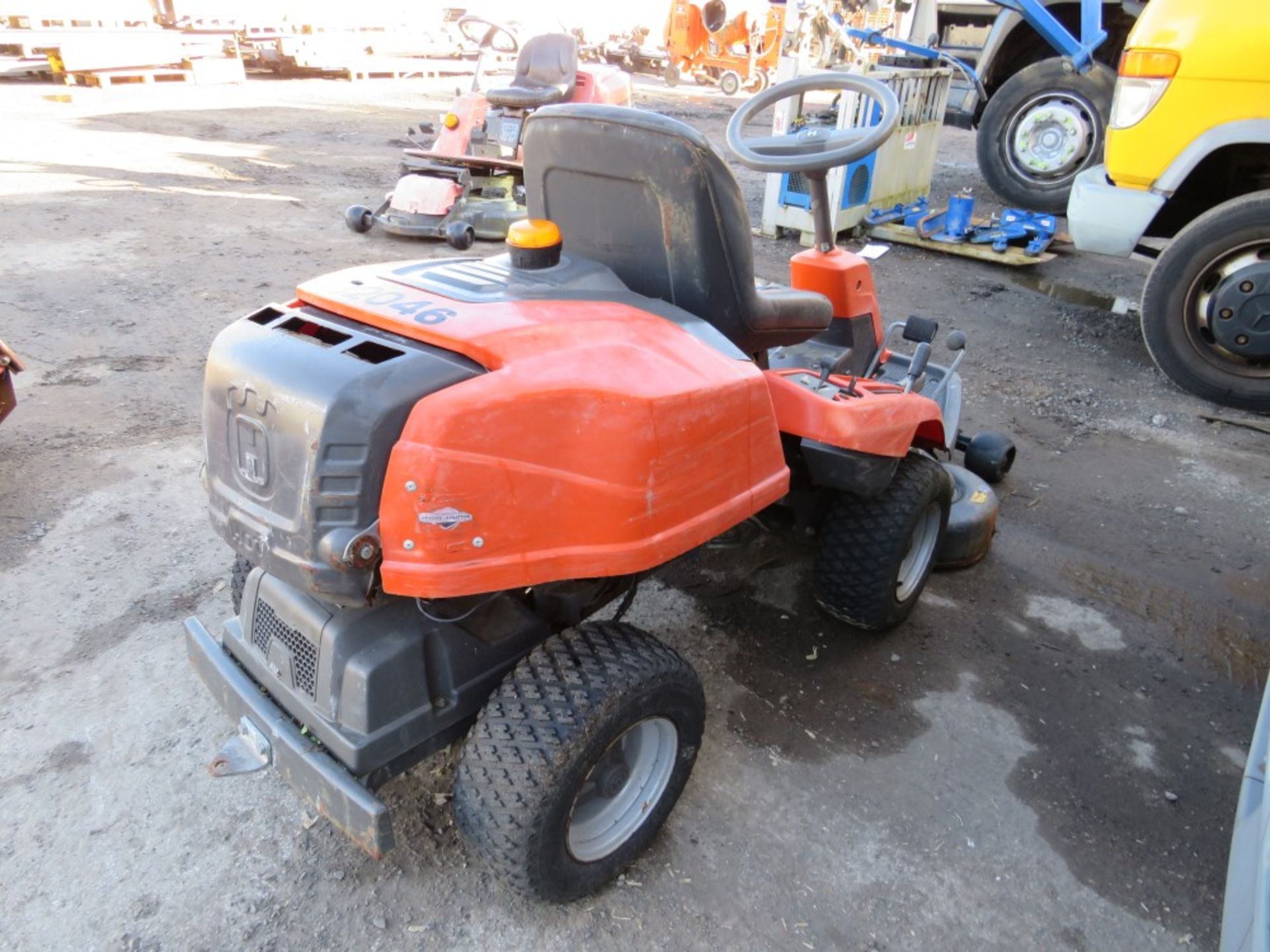 HUSQVARNA 216 AWD RIDE ON MOWER (DIRECT COUNCIL) [+ VAT] - Bild 4 aus 4