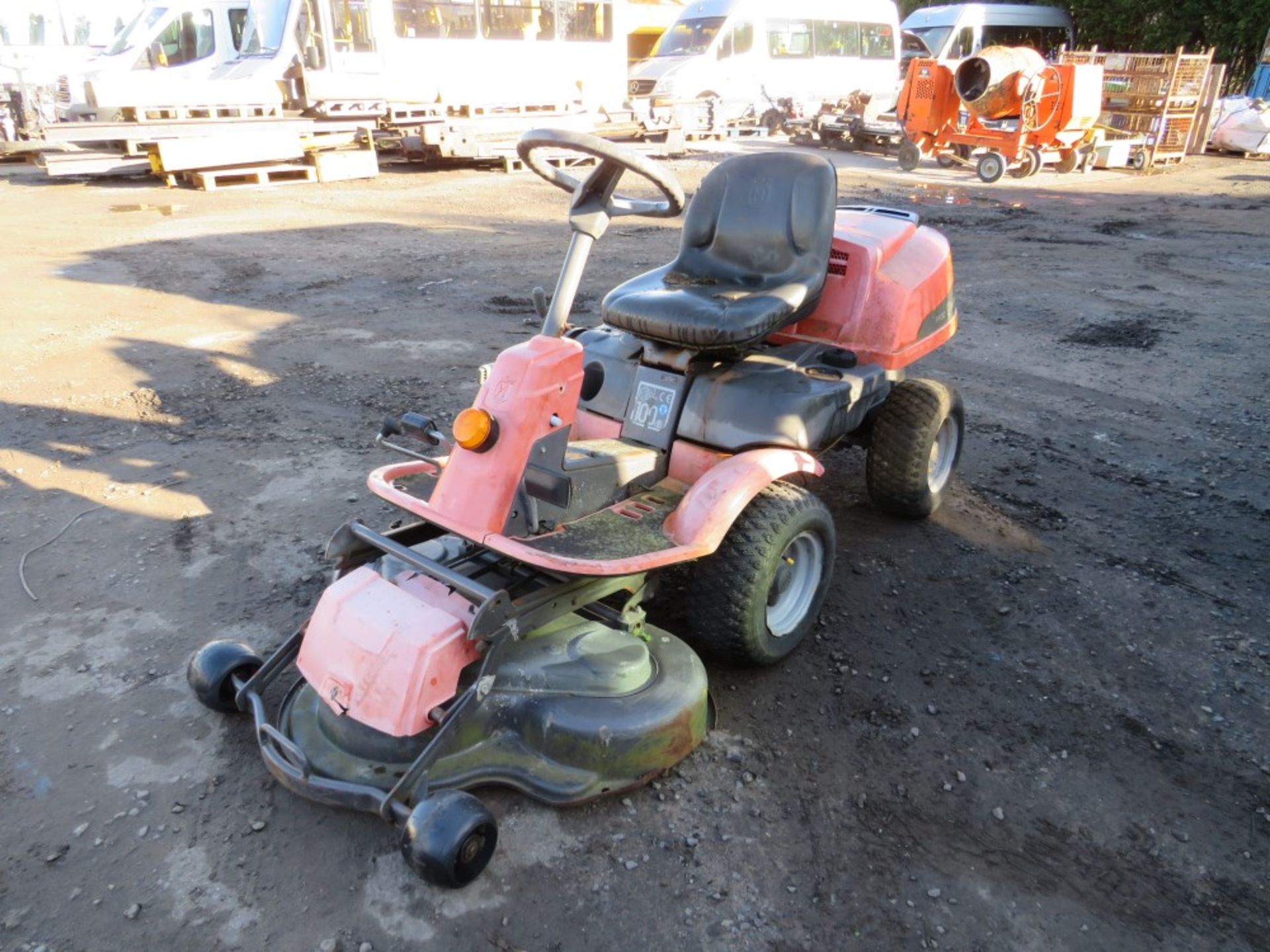 HUSQVARNA R13C RIDE ON MOWER (DIRECT COUNCIL) [+ VAT] - Image 2 of 4