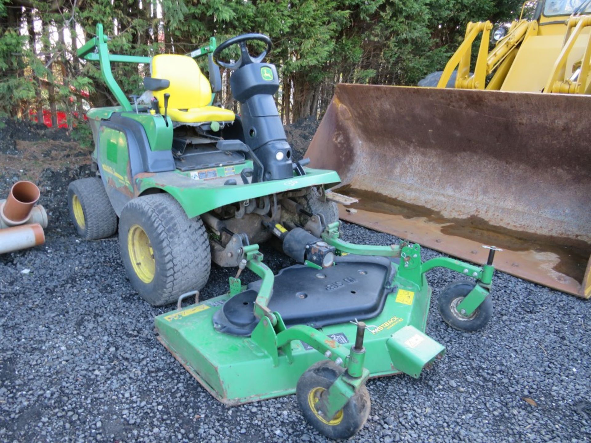 JOHN DEERE 1565 RIDE ON MOWER (DIRECT COUNCIL) 1115 HOURS [+ VAT]