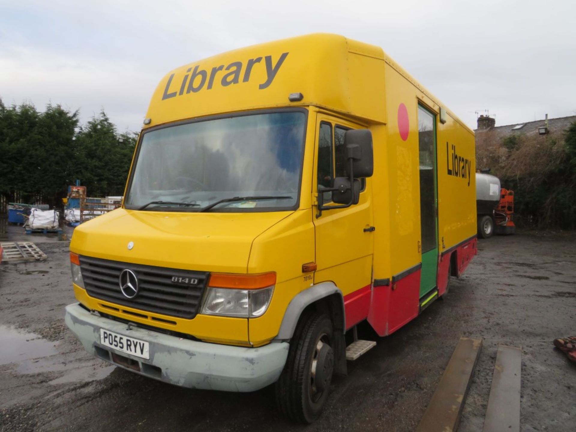 55 reg MERCEDES VARIO 815D LIBRARY (DIRECT COUNCIL) 1ST REG 09/05, TEST 10/20, 98694KM, V5 HERE, 1 - Bild 2 aus 6