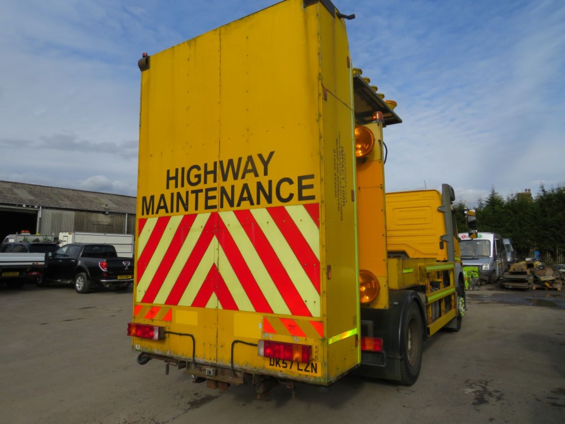 57 reg MERCEDES 1824 HIGHWAY MAINTENANCE VEHICLE (DIRECT COUNCIL) 1ST REG 02/08, 104676KM, V5 - Image 4 of 5