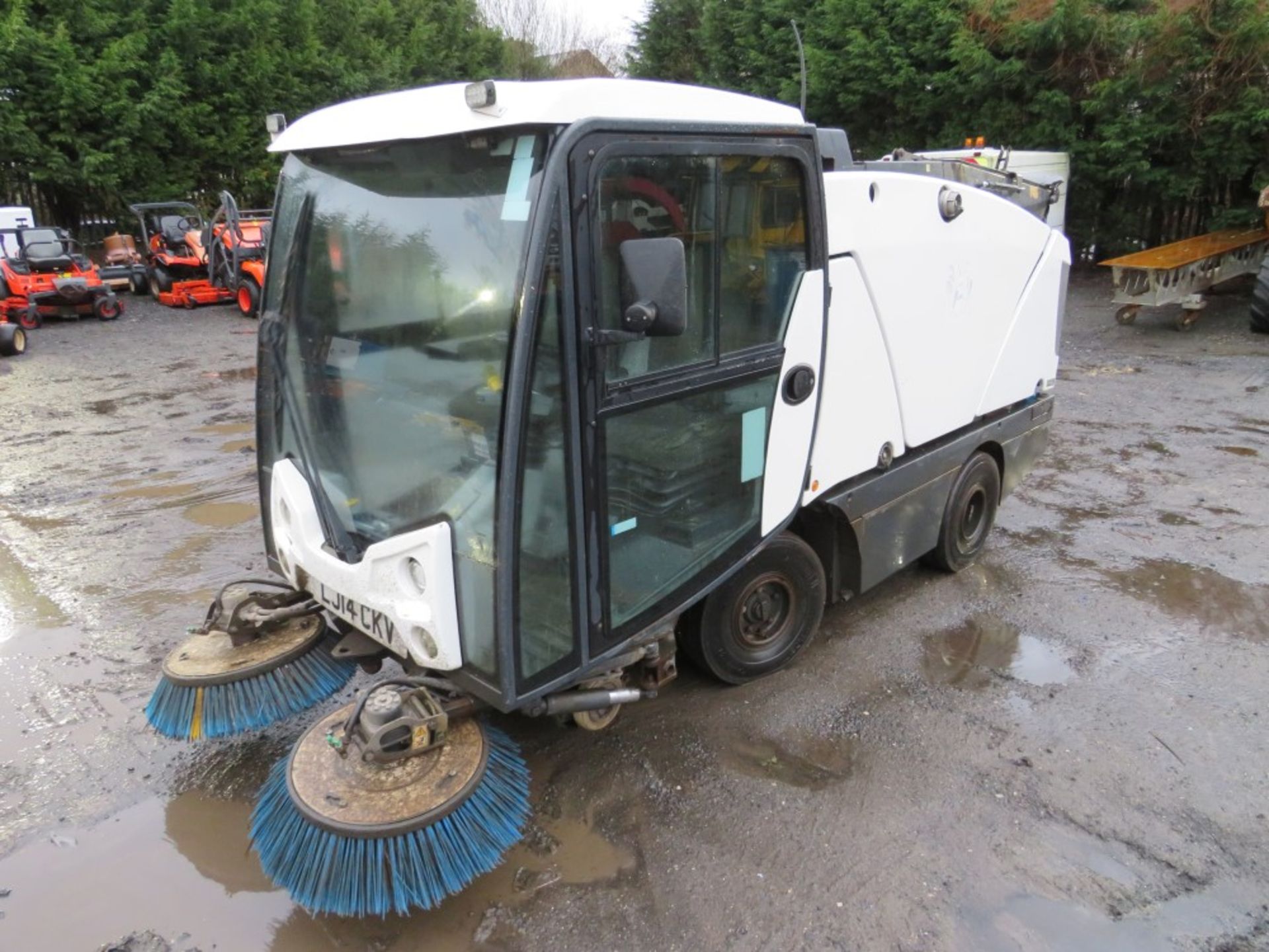 14 reg JOHNSON COMPACT PRECINCT SWEEPER (DIRECT COUNCIL) 1ST REG 04/14, V5 HERE, 1 OWNER FROM NEW [+ - Image 2 of 6