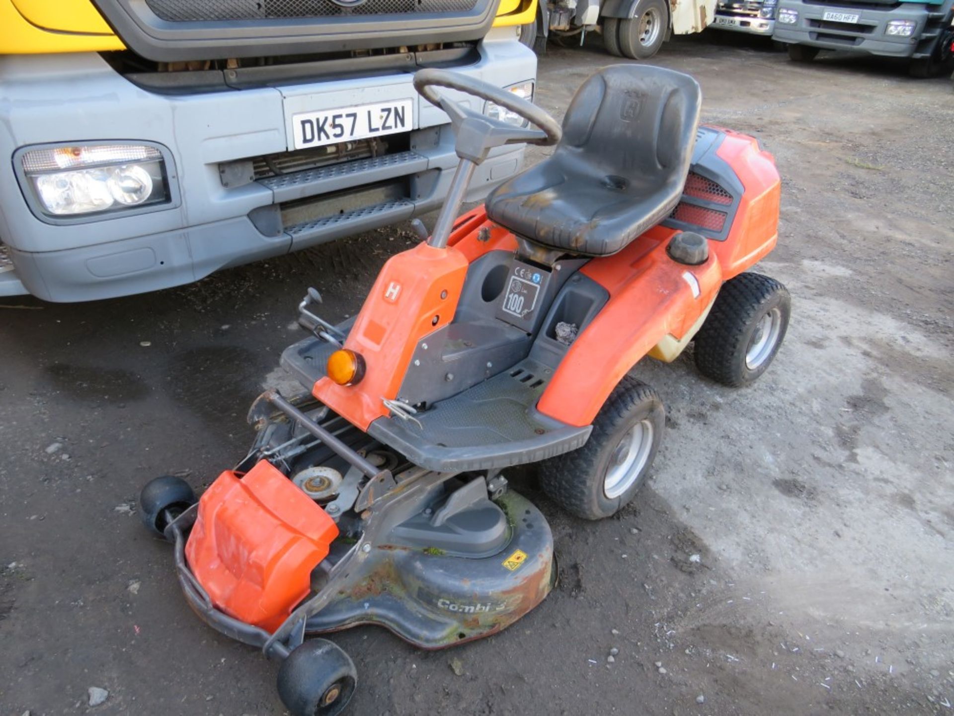 HUSQVARNA 216 AWD RIDE ON MOWER (DIRECT COUNCIL) [+ VAT] - Image 2 of 4