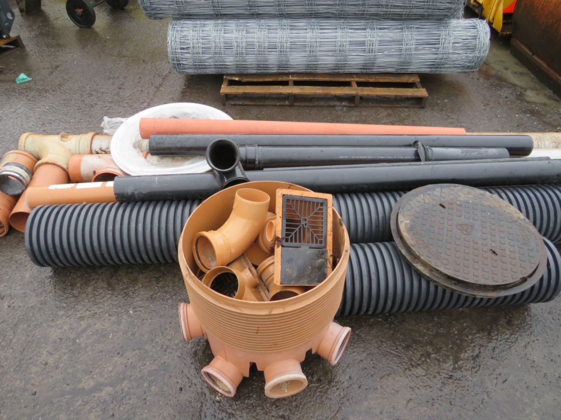 QTY OF UNDERGROUND DRAINAGE PIPES & FITTINGS [NO VAT]