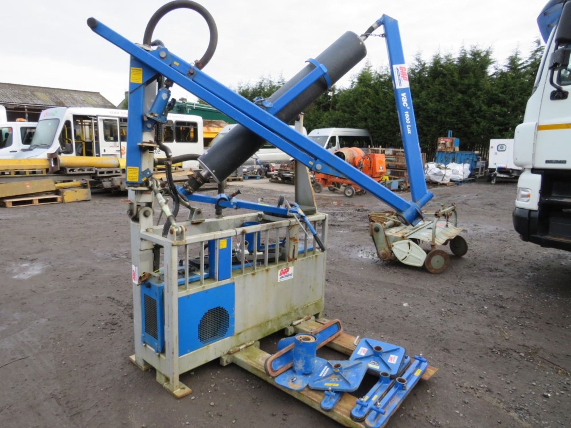 MOUNTED VACUUM DIESEL SLAB LIFTER (DIRECT GAP) [+ VAT] - Bild 2 aus 2