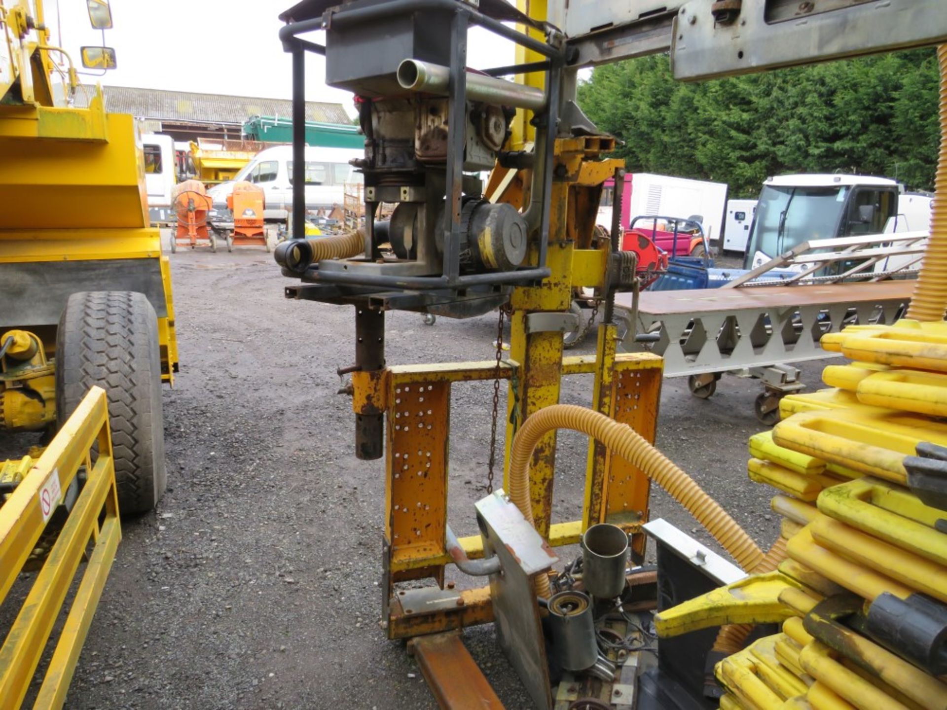 MOUNTED VACUUM PETROL SLAB LIFTER (DIRECT GAP) [+ VAT]