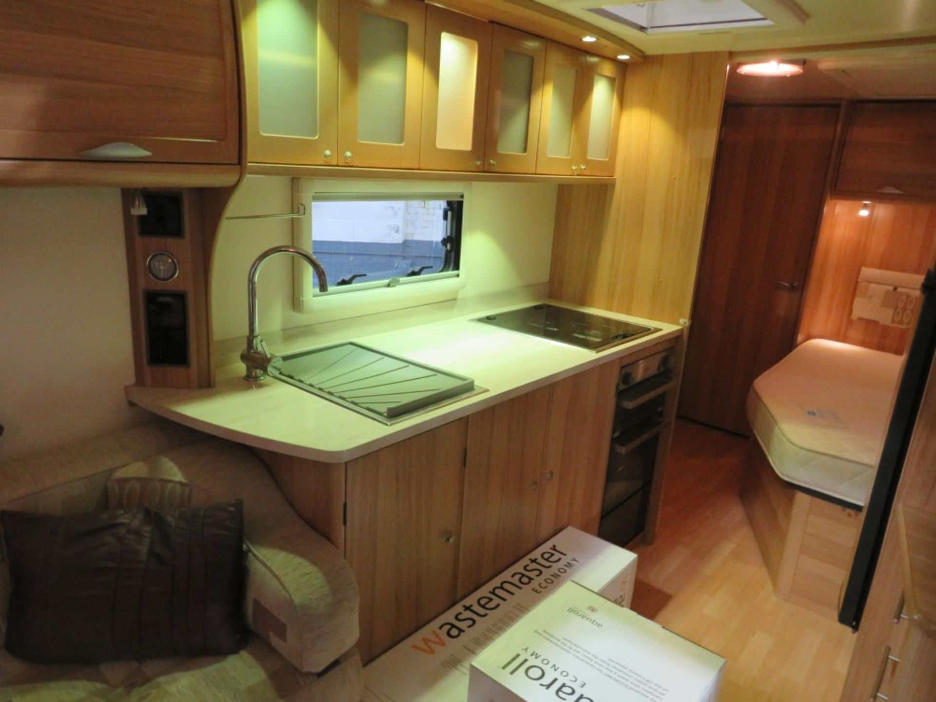 2011 BAILEY UNICORN CARAVAN [NO VAT] - Image 6 of 11