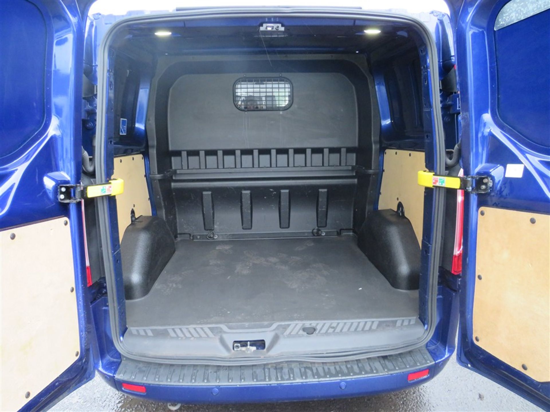 65 reg FORD TRANSIT CUSTOM CREW VAN, 1ST REG 01/16, 64385M NOT WARRANTED, NO V5 [NO VAT] - Image 5 of 7