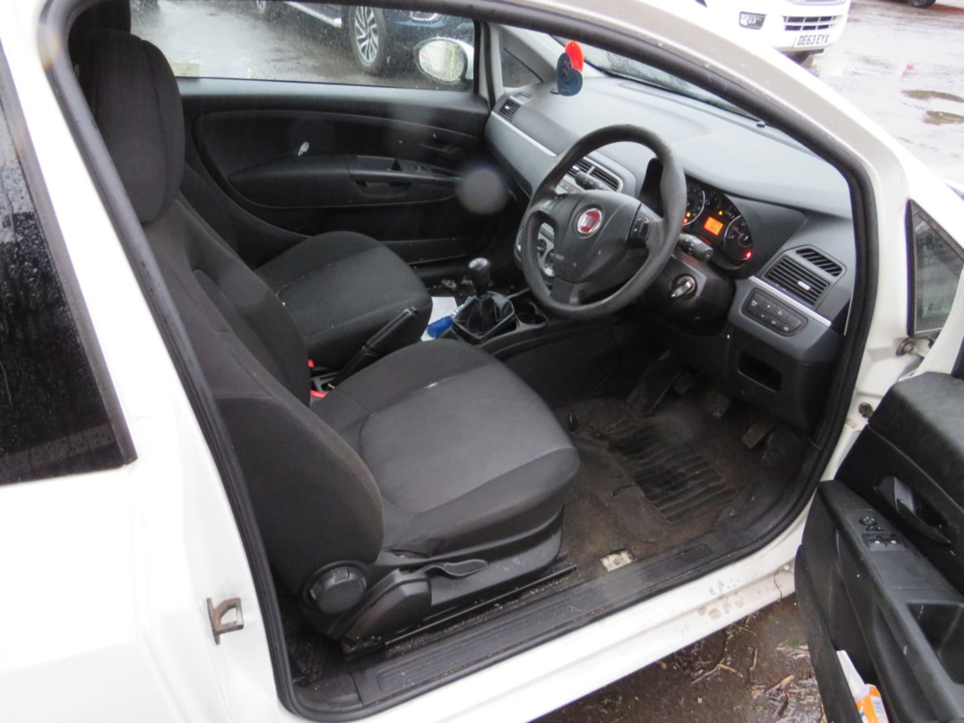 62 reg FIAT PUNTO EVO ACTIVE MULTIJET VAN (DIRECT COUNCIL) 1ST REG 11/12, TEST 09/20, 106949M, V5 - Image 5 of 5