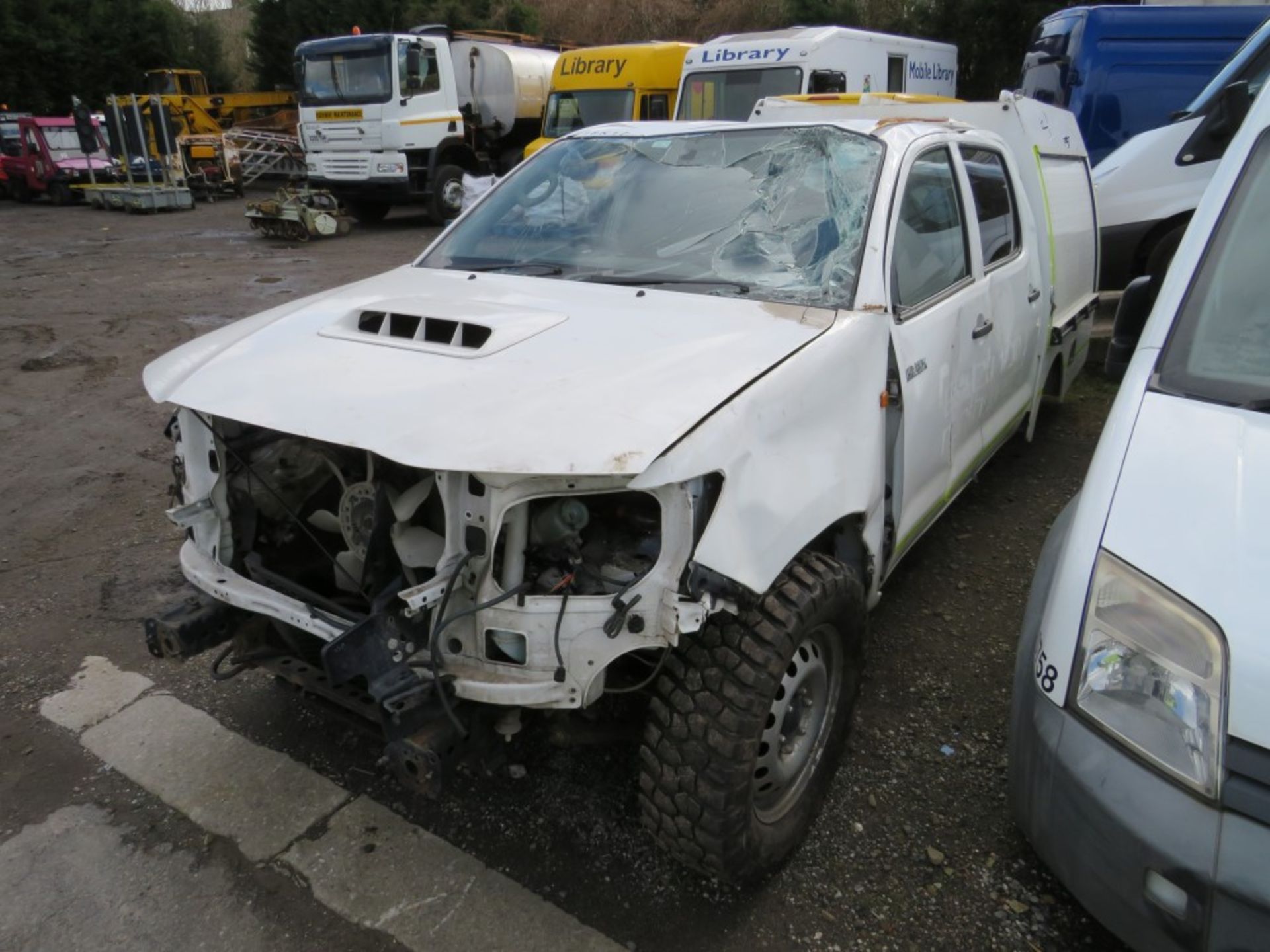 15 reg TOYOTA HILUX ACTIVE DI-D 4 X 4 DCB (DIRECT ELECTRICITY NW) 1ST REG 03/15, V5 MAY FOLLOW ( - Image 2 of 9