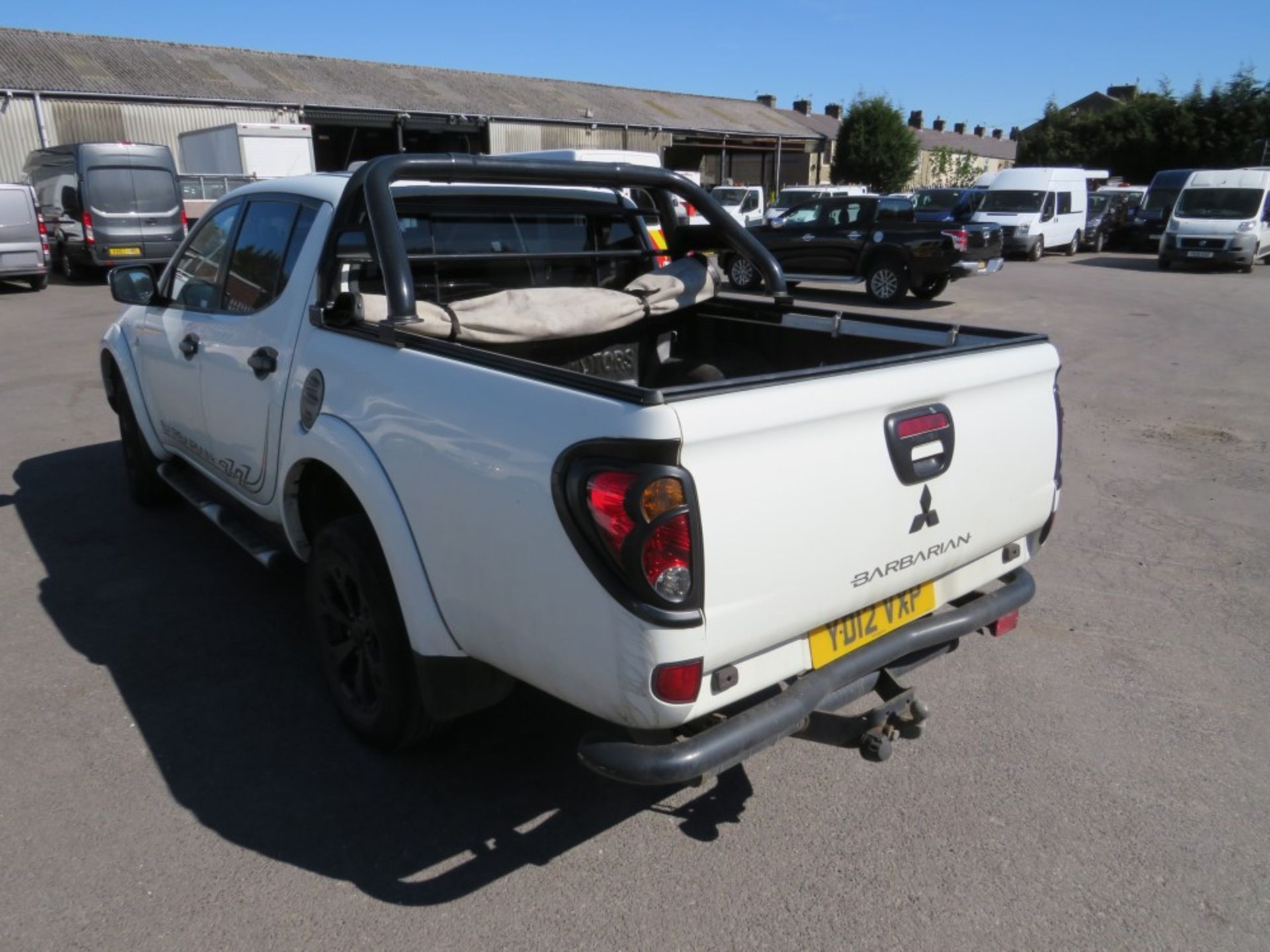 12 reg MITSUBISHI L200 BARBARIAN AUTO, 1ST REG 04/12, TEST 11/20, 92913M WARRANTED, V5 HERE, 3 - Image 3 of 5