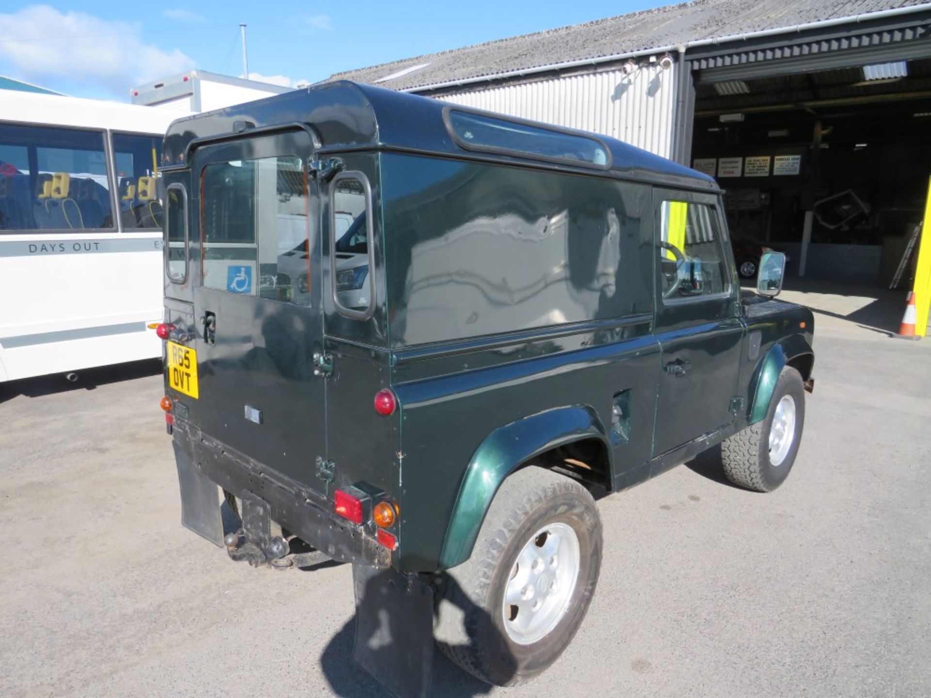 R reg LAND ROVER DEFENDER 90 UTILITY COUNTY STYLE, 1ST REG 05/98, TEST 01/21, 153345M WARRANTED, - Image 4 of 6