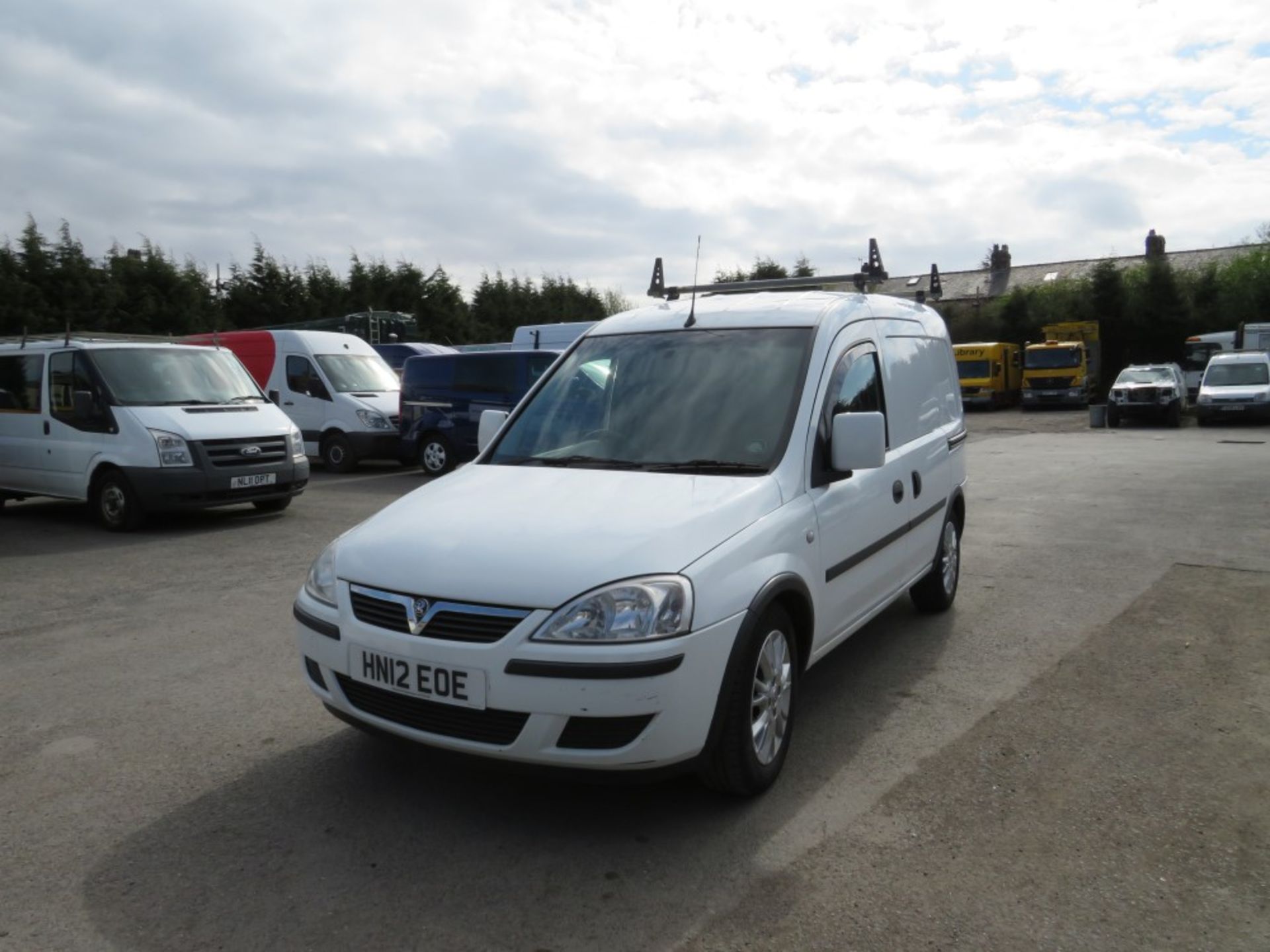 12 reg VAUXHALL COMBO 1700 CDTI, 1ST REG 04/12, 123728M, V5 HERE, 3 FORMER KEEPERS [NO VAT] - Image 2 of 6