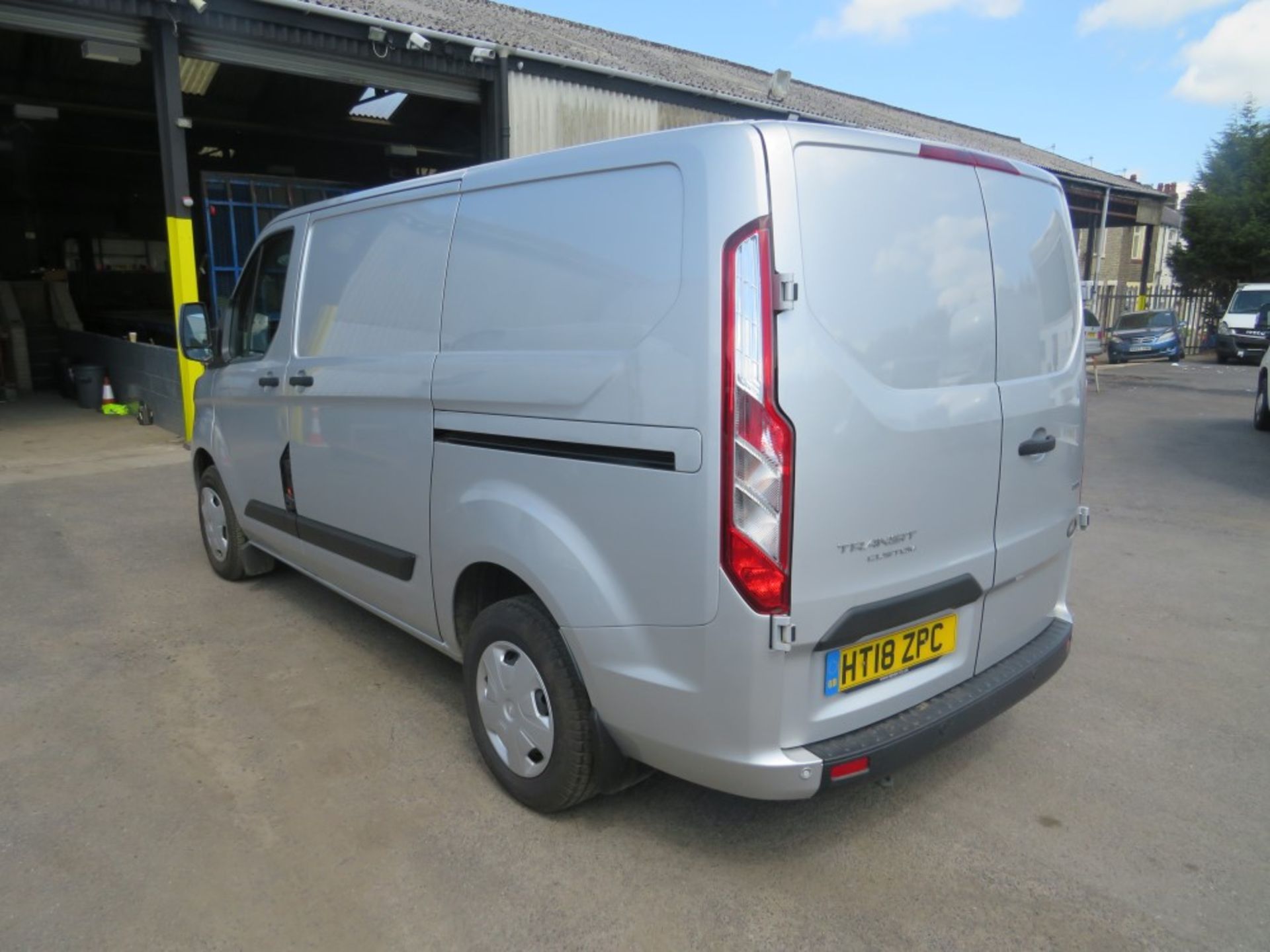 18 reg FORD TRANSIT CUSTOM 300 TREND, 1ST REG 08/18, 22948M, V5 HERE, 1 OWNER FROM NEW [+ VAT] - Image 3 of 6