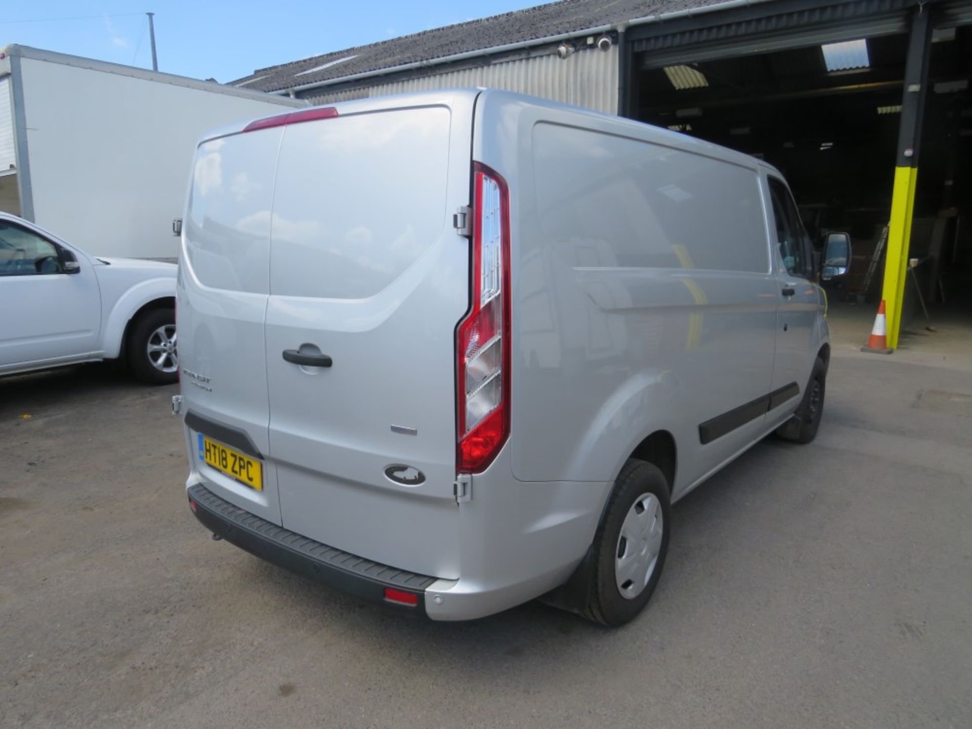 18 reg FORD TRANSIT CUSTOM 300 TREND, 1ST REG 08/18, 22948M, V5 HERE, 1 OWNER FROM NEW [+ VAT] - Image 4 of 6