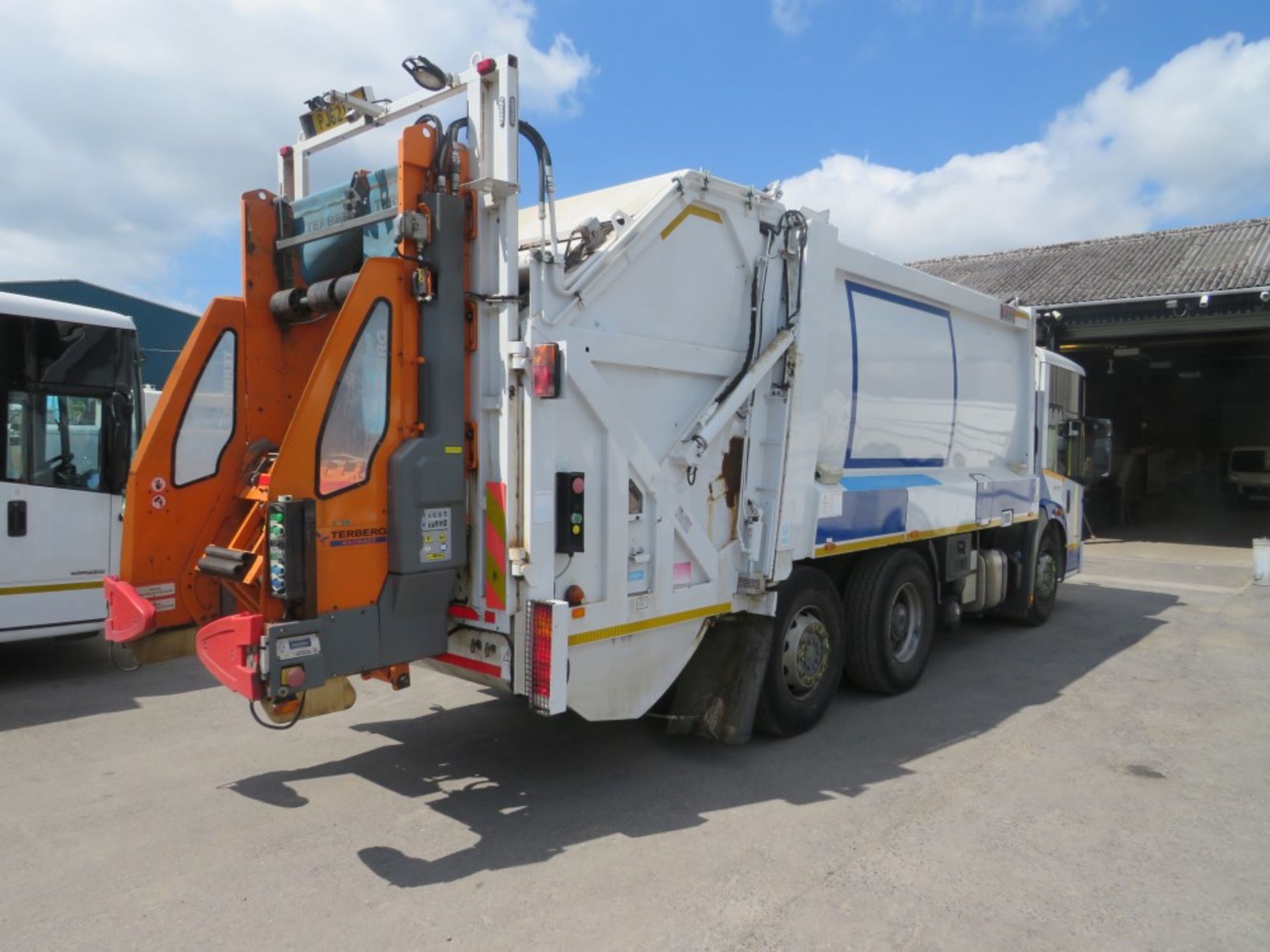 62 reg MERCEDES ECONIC REFUSE WAGON (DIRECT COUNCIL) 1ST REG 02/13, TEST 03/21, 72248KM, V5 HERE, - Image 4 of 5