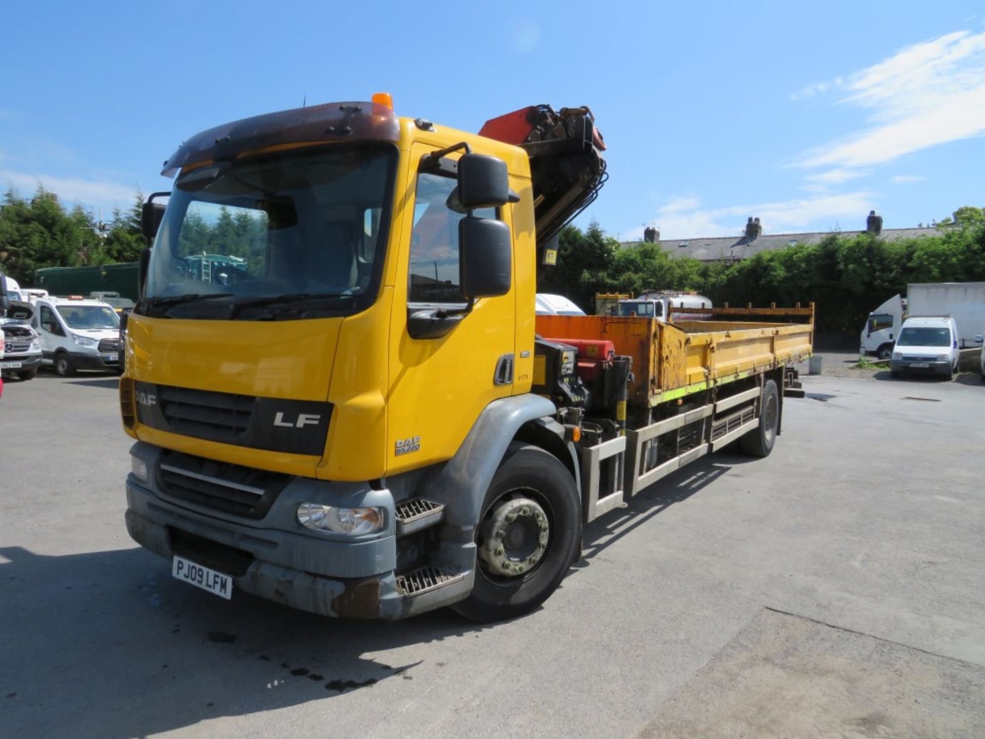 09 reg DAF FA LF55.220 CRANE WAGON (DIRECT COUNCIL) 1ST REG 06/09, TEST 06/20, V5 HERE, 1 OWNER FROM - Image 2 of 7