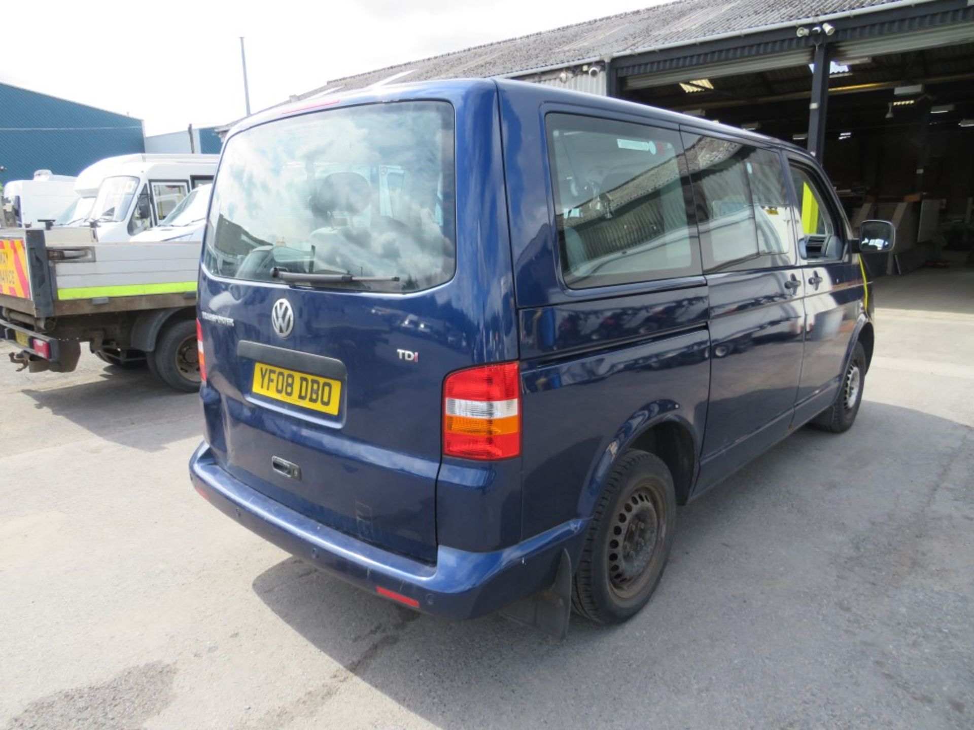 08 reg VW T-PORTER SHUTTLE SE 102 SWB (DIRECT COUNCIL) 1ST REG 05/08, TEST 05/21, 211037M, V5 - Image 4 of 6