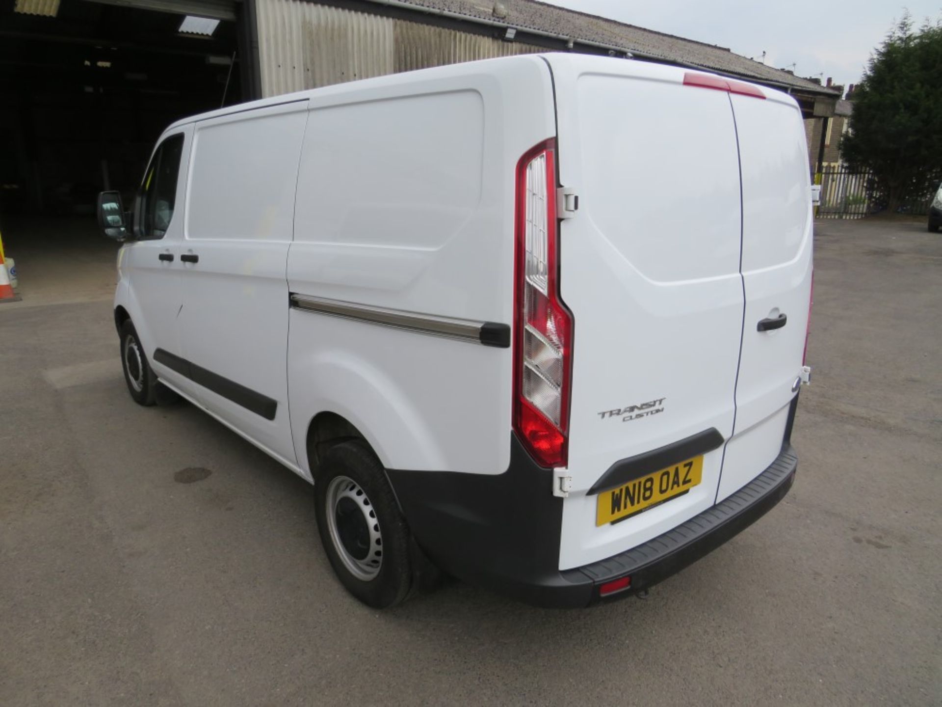 18 reg FORD TRANSIT CUSTOM 270, 1ST REG 03/18, 53561M, V5 HERE, 1 OWNER FROM NEW [+ VAT] - Image 3 of 6