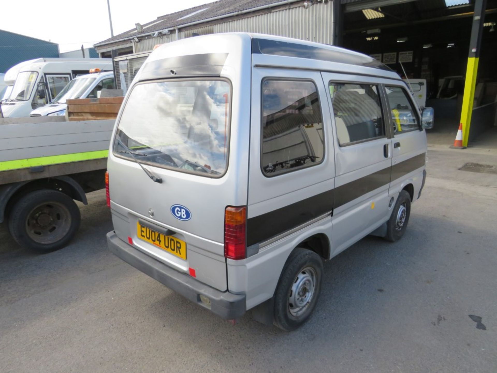 04 reg PIAGGIO PORTER CAMPER VAN, 1ST REG 04/04, TEST 10/20, 59115M NOT WARRANTED - REV COUNTER - Image 4 of 6