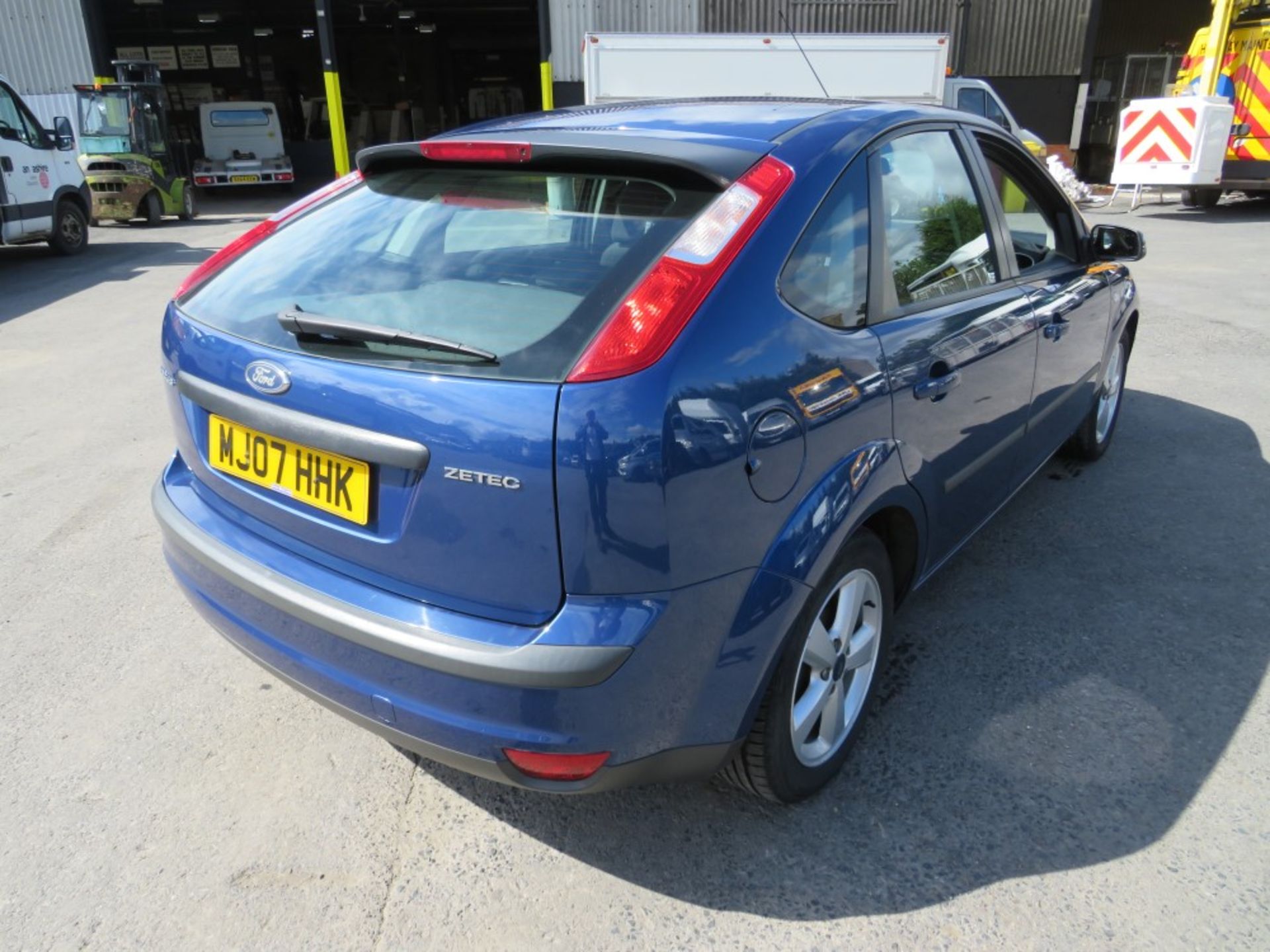 07 reg FORD FOCUS ZETEC CLIMATE, 1ST REG 05/07, TEST 03/21, 91617M, V5 HERE, 1 FORMER KEEPER [NO - Image 4 of 5