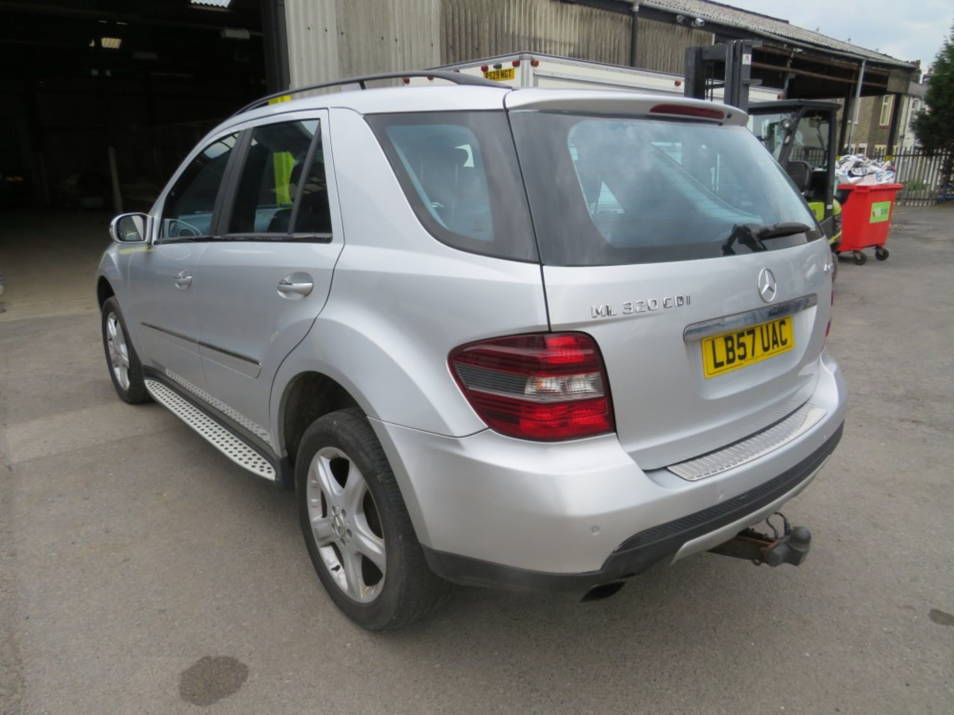 57 reg MERCEDES ML320 CDI 4MATIC, 1ST REG 12/07, TEST 06/20, 133027M WARRANTED, V5 HERE [NO VAT] - Image 3 of 5