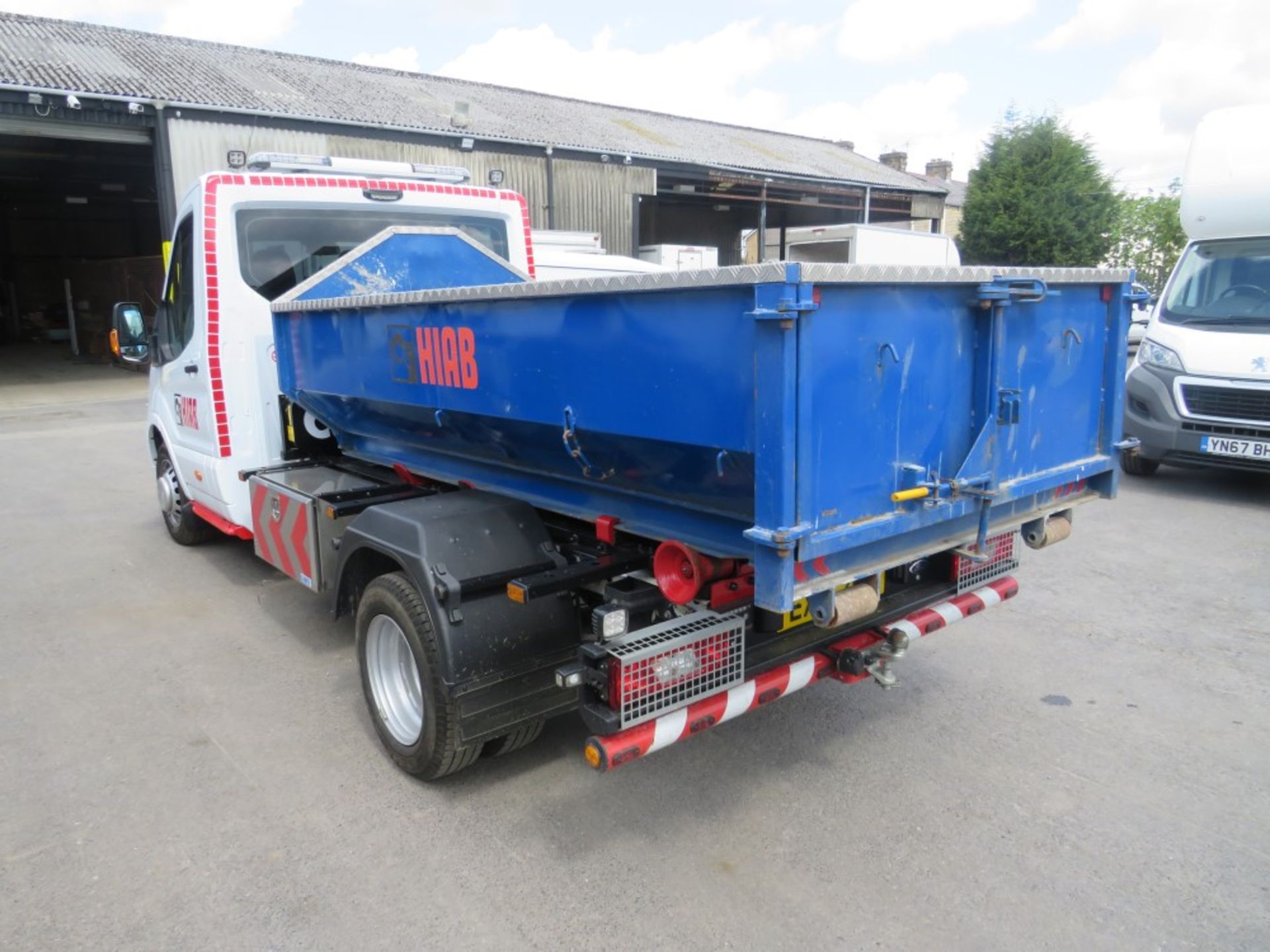 18 reg FORD TRANSIT MULTI LIFT SKIP TRUCK, FULLY LOADED, 1ST REG 03/18, 7470M, V5 HERE, 1 OWNER FROM - Image 3 of 7