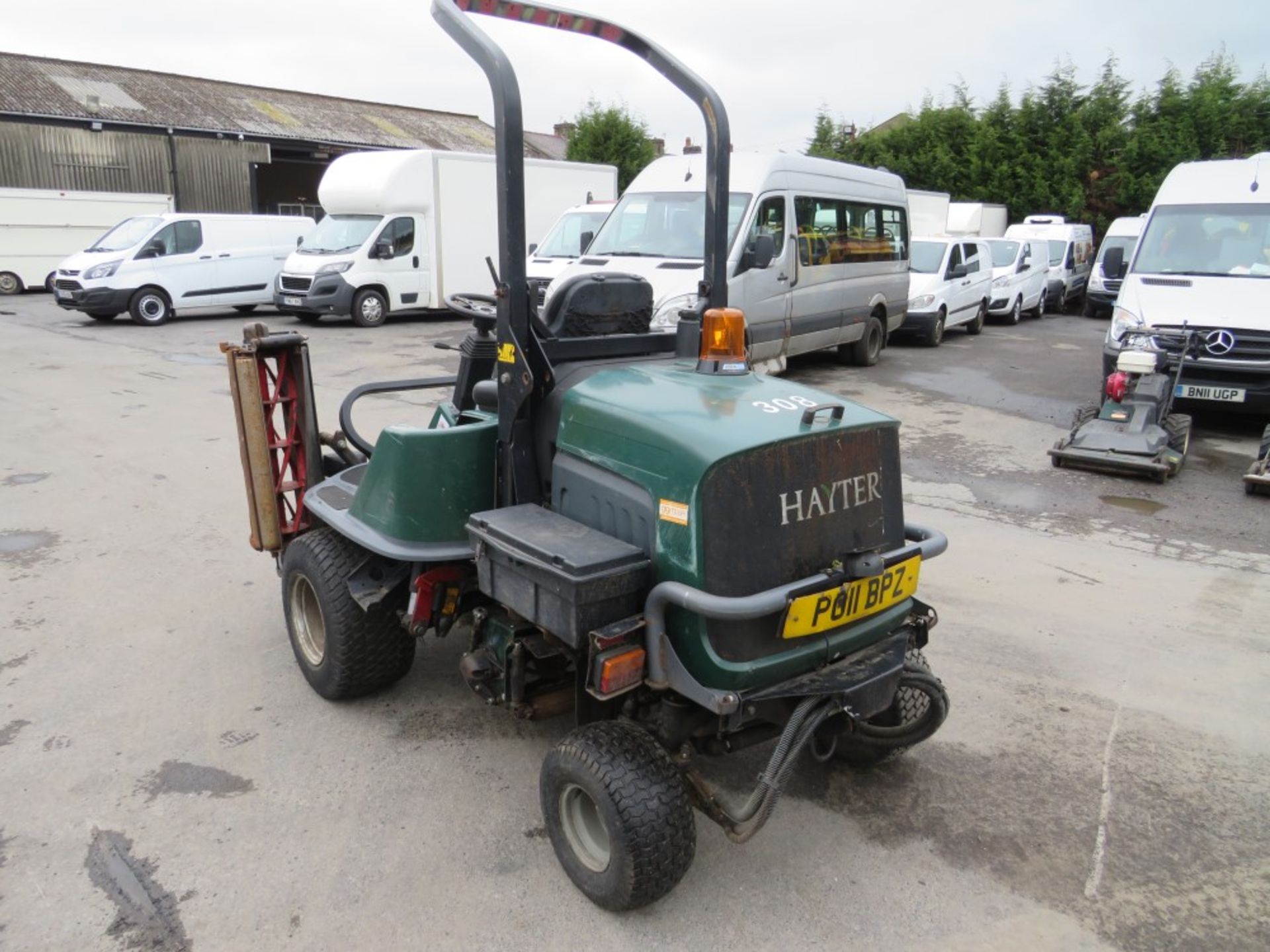 11 reg HAYTER LT324 RIDE ON MOWER (DIRECT COUNCIL) 1ST REG 05/11, 1811 HOURS, V5 HERE, 1 OWNER - Image 2 of 4