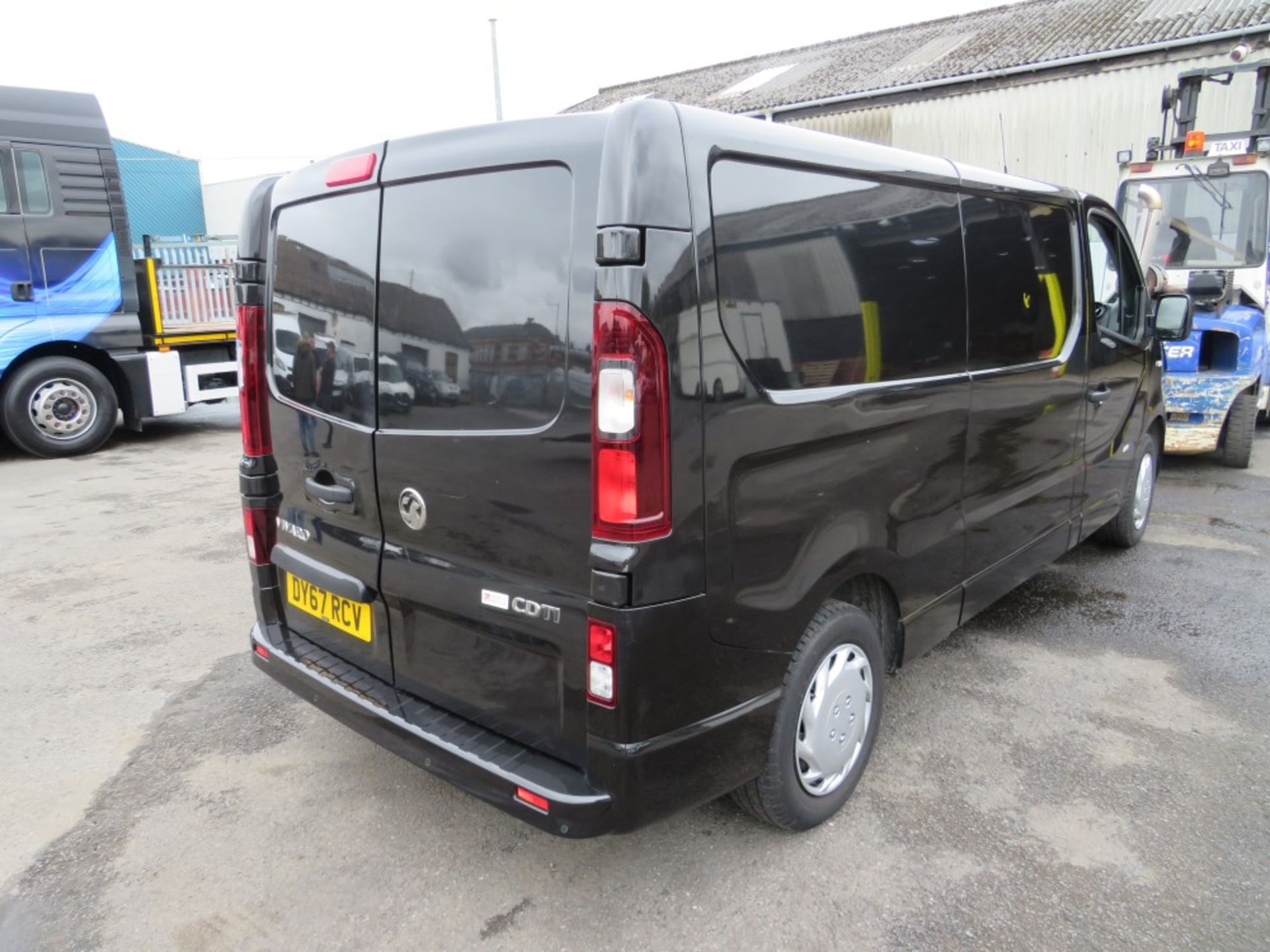 67 reg VAUXHALL VIVARO 2900 SPORTIVE CDTI, 1ST REG 10/17, 46699M, A/C, PARK SENSORS [+ VAT] - Image 4 of 6