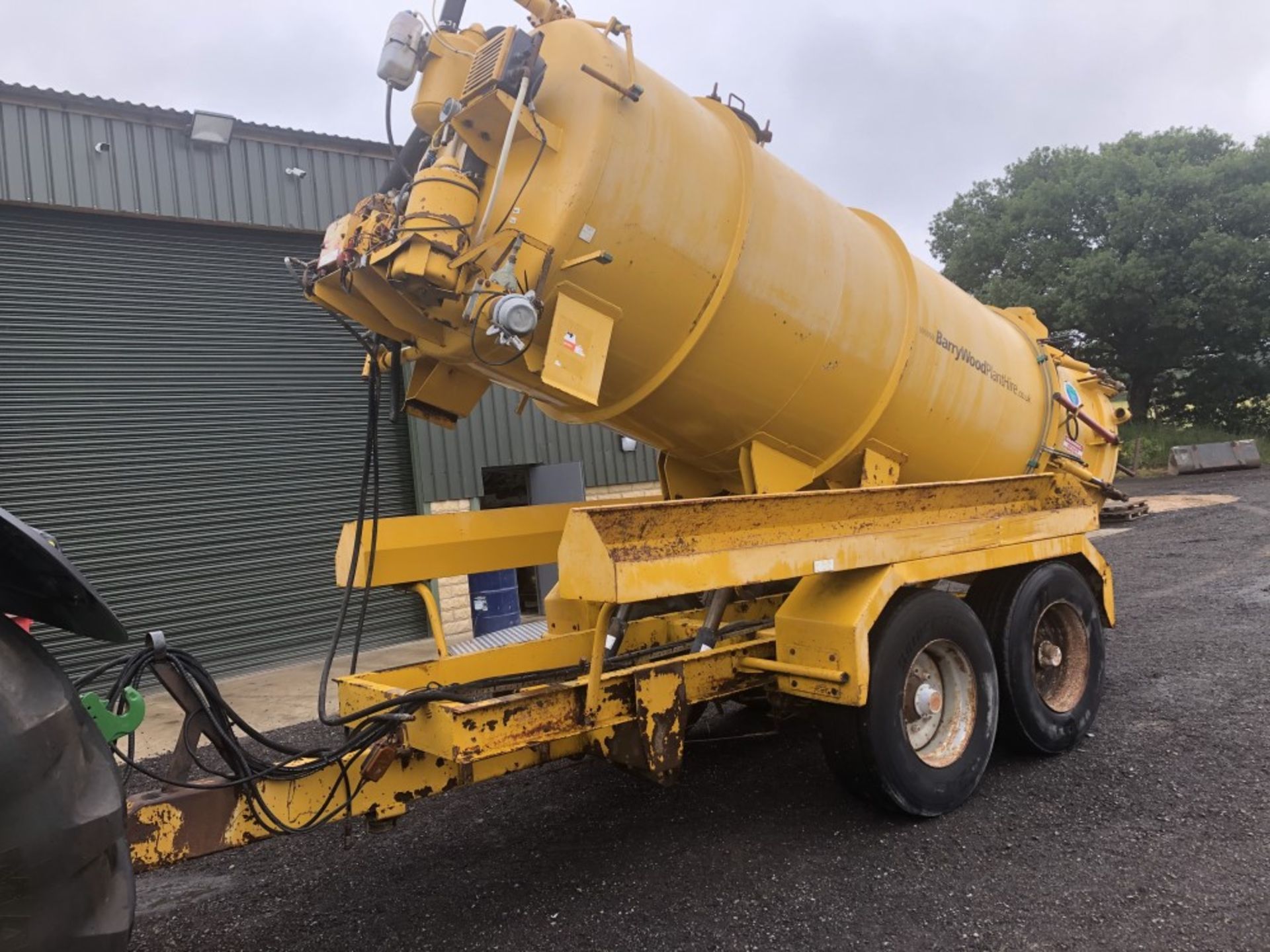 VALLELY 2500 GALLON VAC TANK (LOCATION SHEFFIELD) FULL HYD REAR (RING FOR COLLECTION DETAILS [+ VAT]