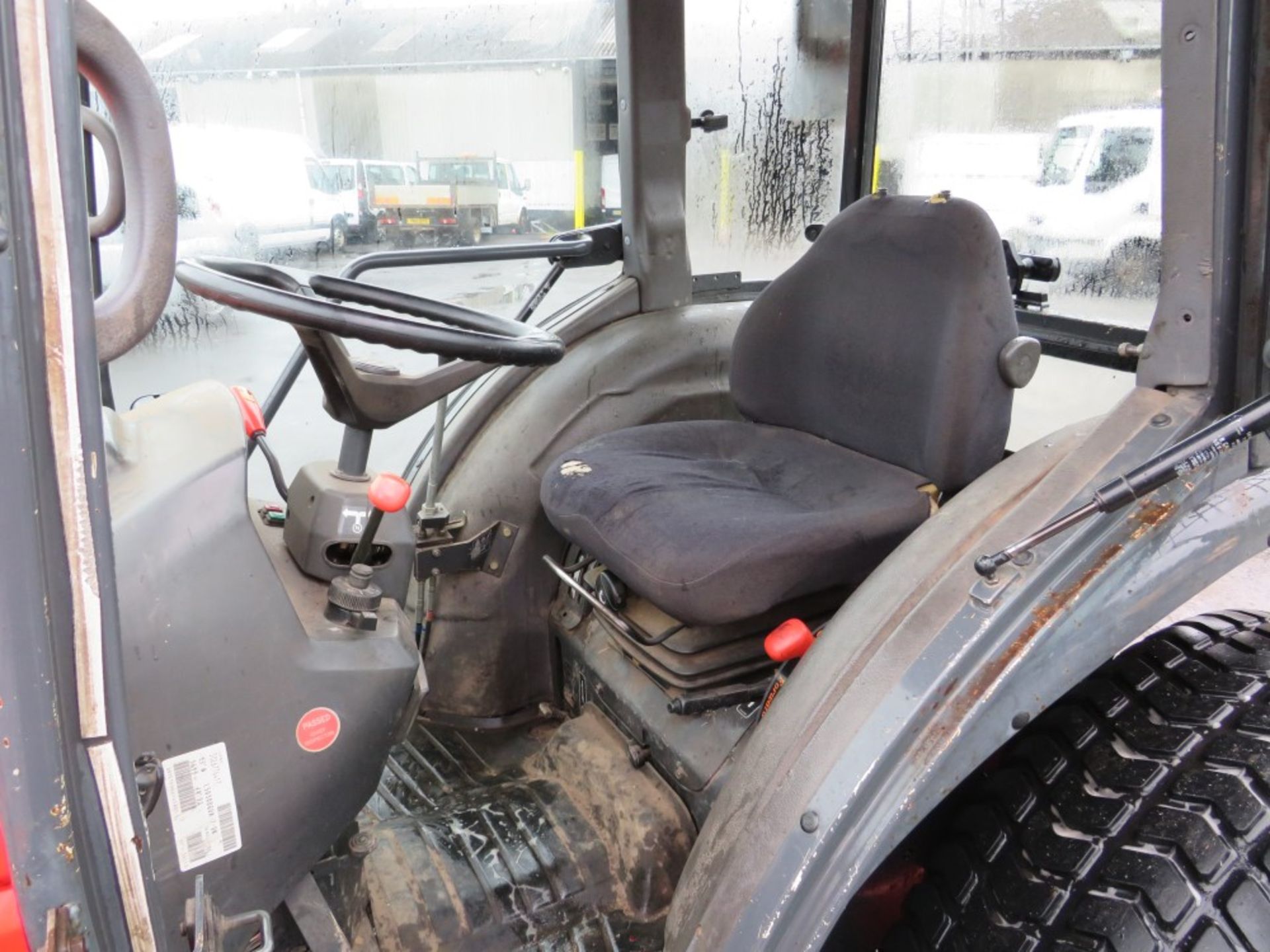 04 reg KUBOTA L5030 TRACTOR (DIRECT COUNCIL) 1ST REG 07/04, 8597 HOURS, V5 HERE, 1 OWNER FROM NEW [+ - Image 5 of 5