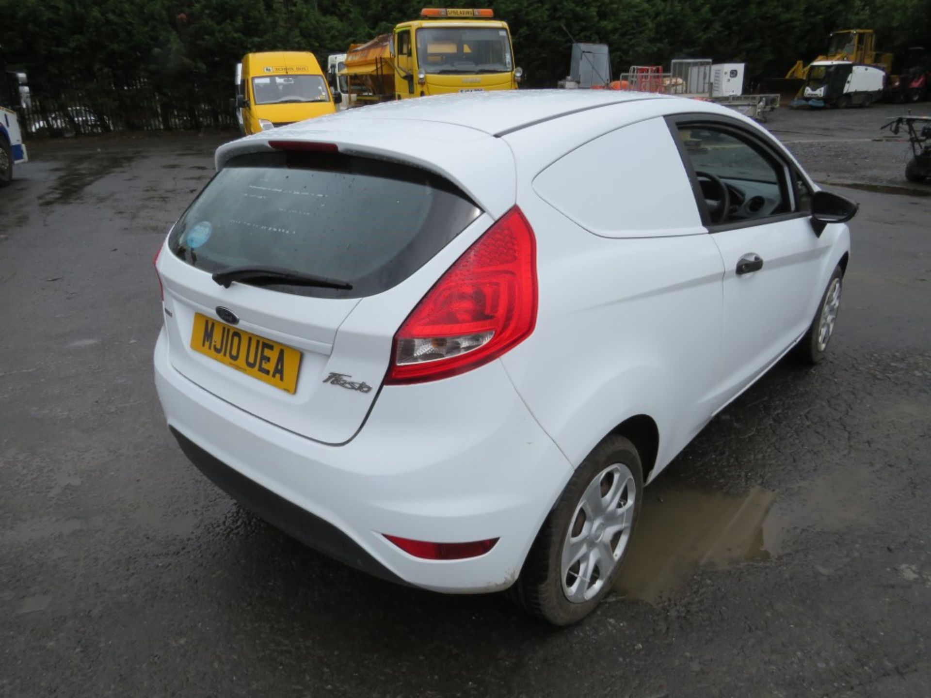 10 reg FORD FIESTA BASE TDCI 68 VAN, 1ST REG 06/10, TEST 03/21, 85482M WARRANTED, V5 HERE, 1OWNER - Image 4 of 5