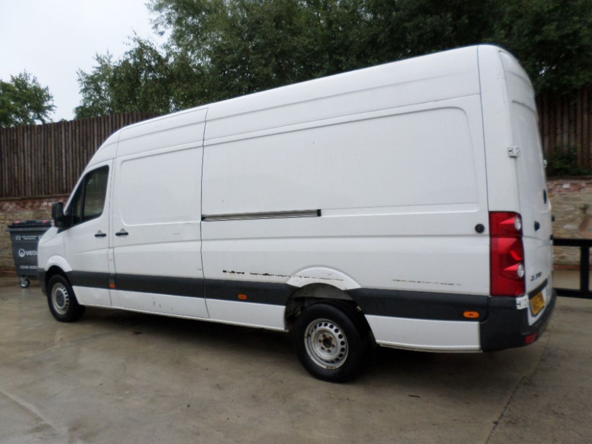 15 reg VW CRAFTER CR35 TDI LWB (LOCATION SHEFFIELD) 1ST REG 04/15, 106005M, V5 HERE [+ VAT] - Image 4 of 6