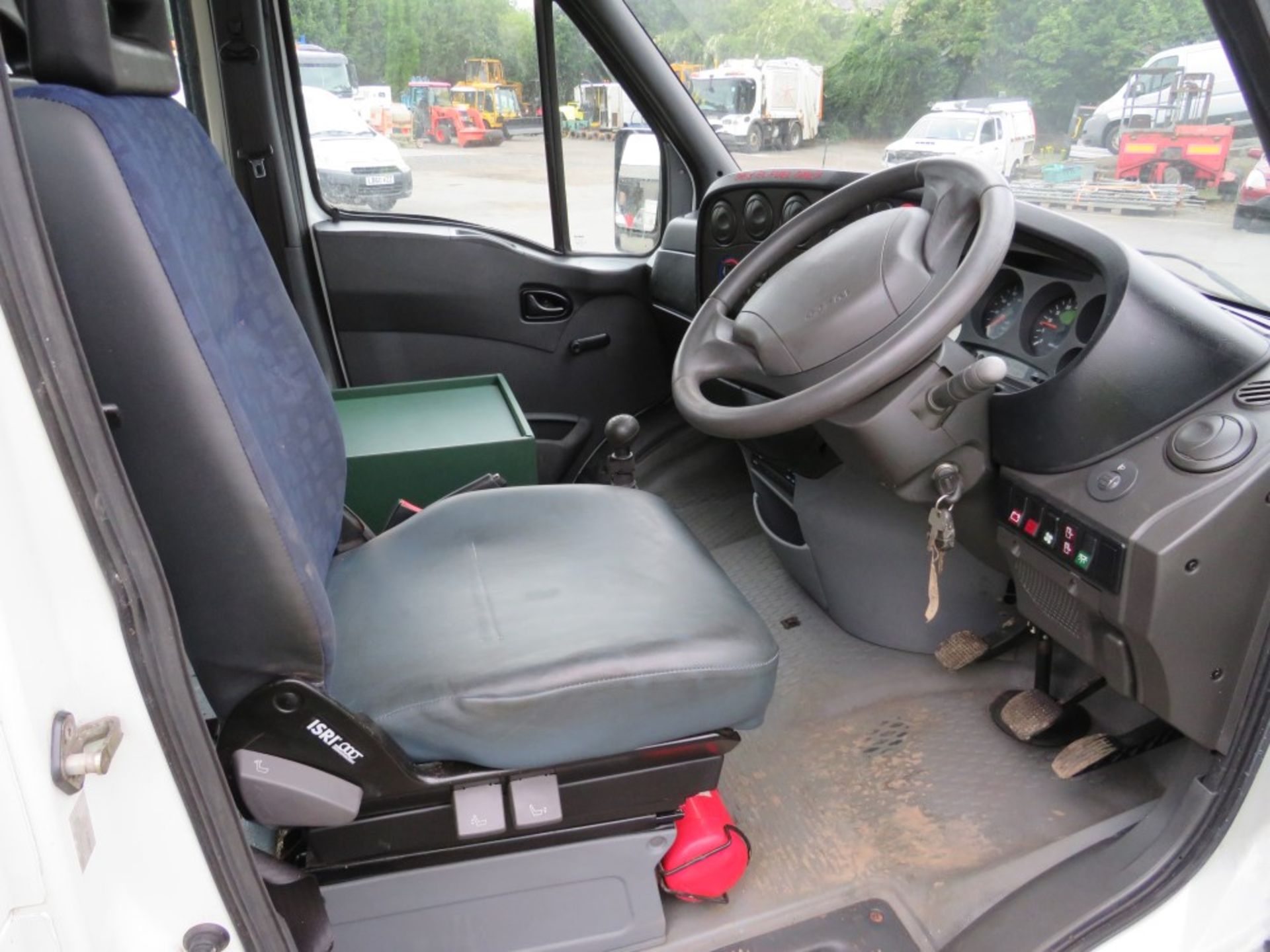 06 reg IVECO DAILY 40C14 BUS, 1ST REG 03/06, 120864KM WARRANTED, V5 HERE, 1 OWNER FROM NEW [+ VAT] - Image 6 of 6