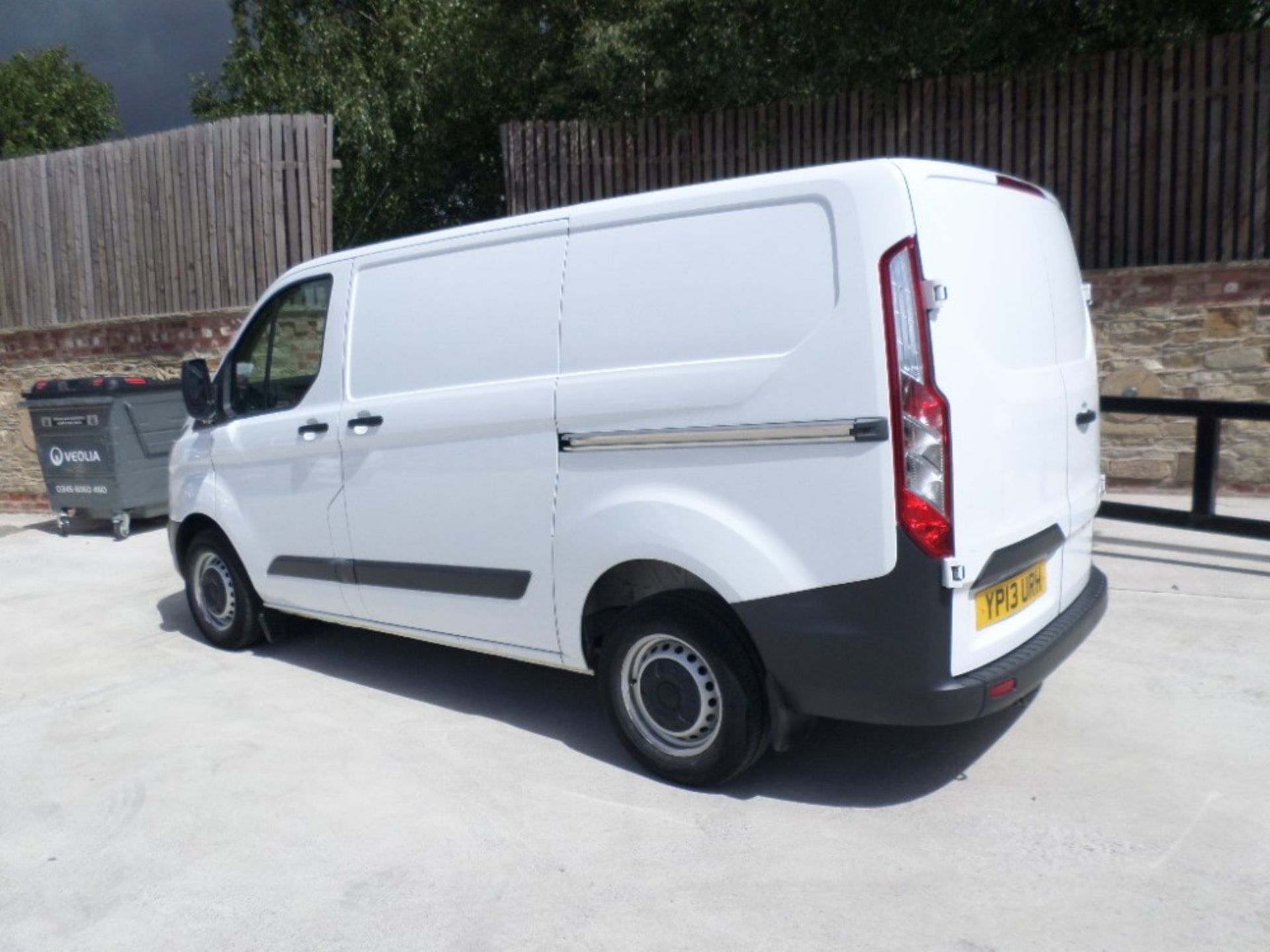 13 reg FORD TRANSIT CUSTOM 2.2 TDCI 100 270 (LOCATION SHEFFIELD) 1ST REG 08/13, 129746M, V5 HERE, - Image 4 of 6