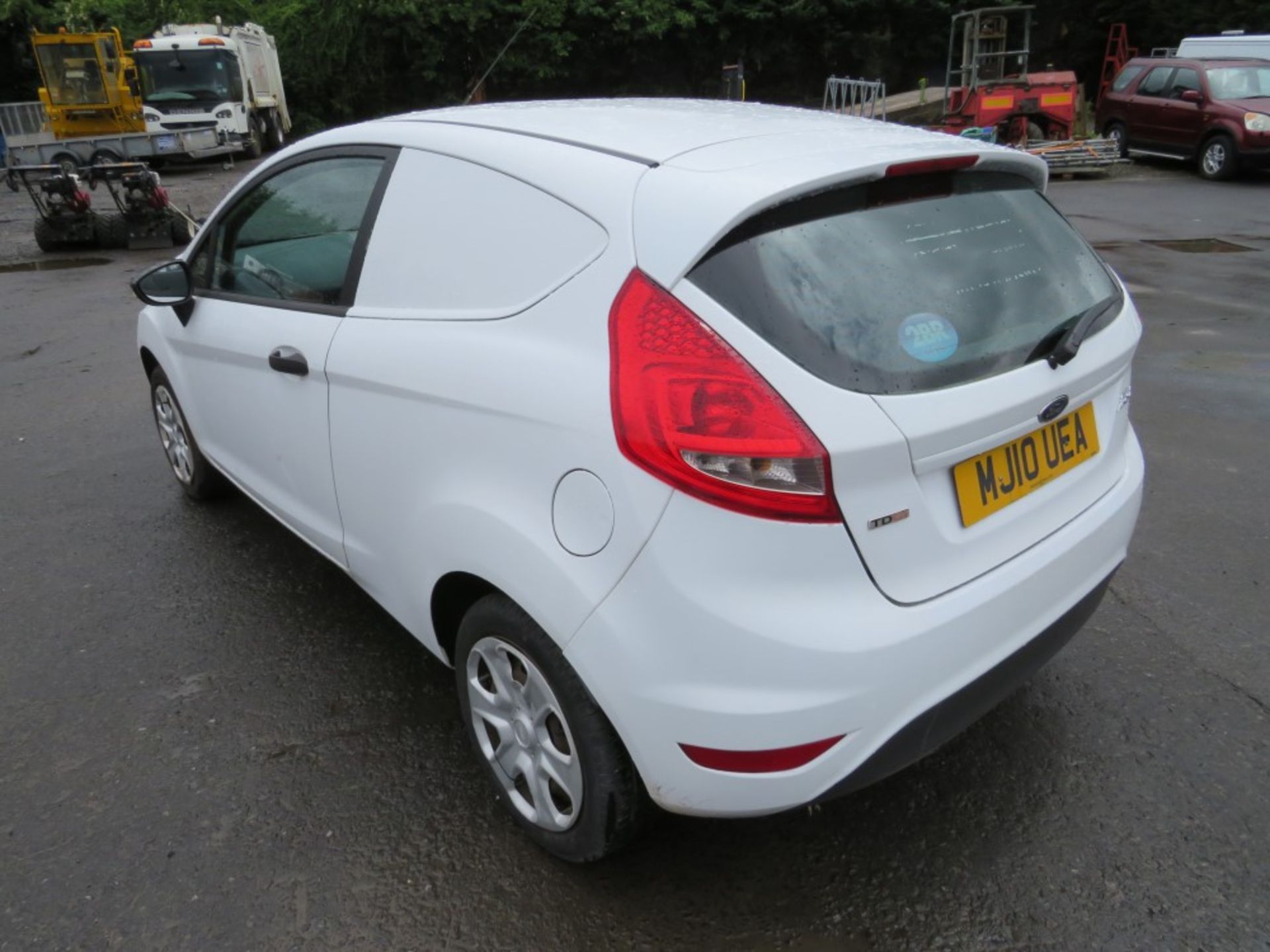 10 reg FORD FIESTA BASE TDCI 68 VAN, 1ST REG 06/10, TEST 03/21, 85482M WARRANTED, V5 HERE, 1OWNER - Image 3 of 5