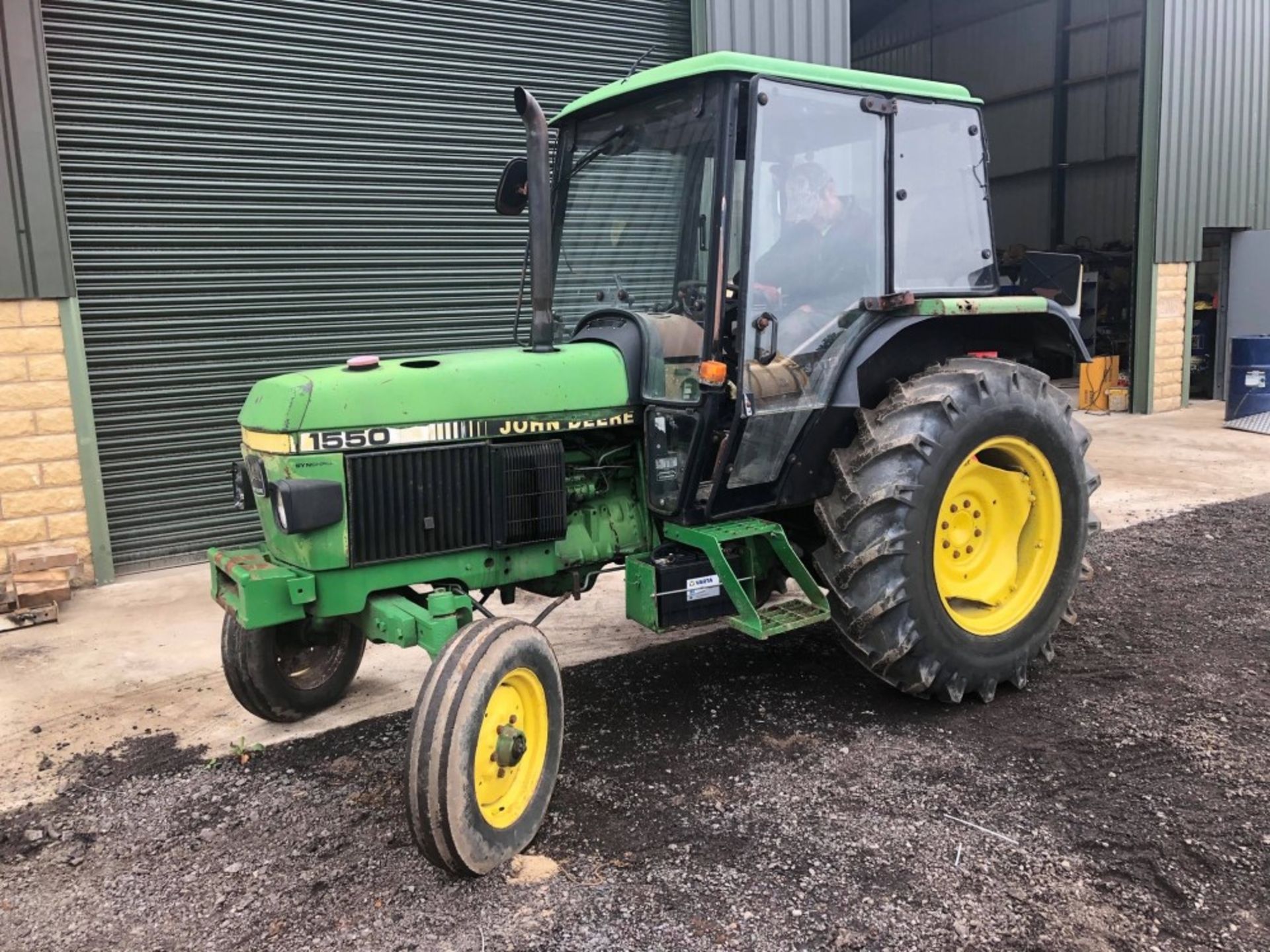 J reg JOHN DEERE 1550 2WD TRACTOR C/W PICKUP HITCH (LOCATION SHEFFIELD) 6084 HOURS, NO V5 (RING