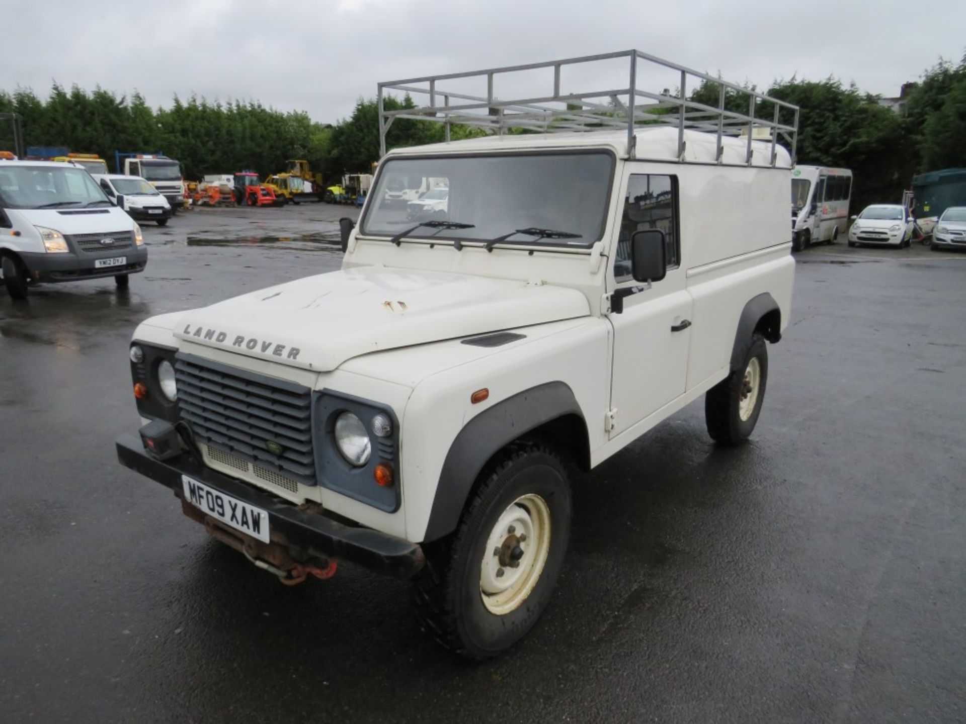 09 reg LAND ROVER DEFENDER 110 HARD TOP 4 X 4 (DIRECT COUNCIL) 1ST REG 04/09, TEST 03/21, 54047M, V5 - Image 2 of 6