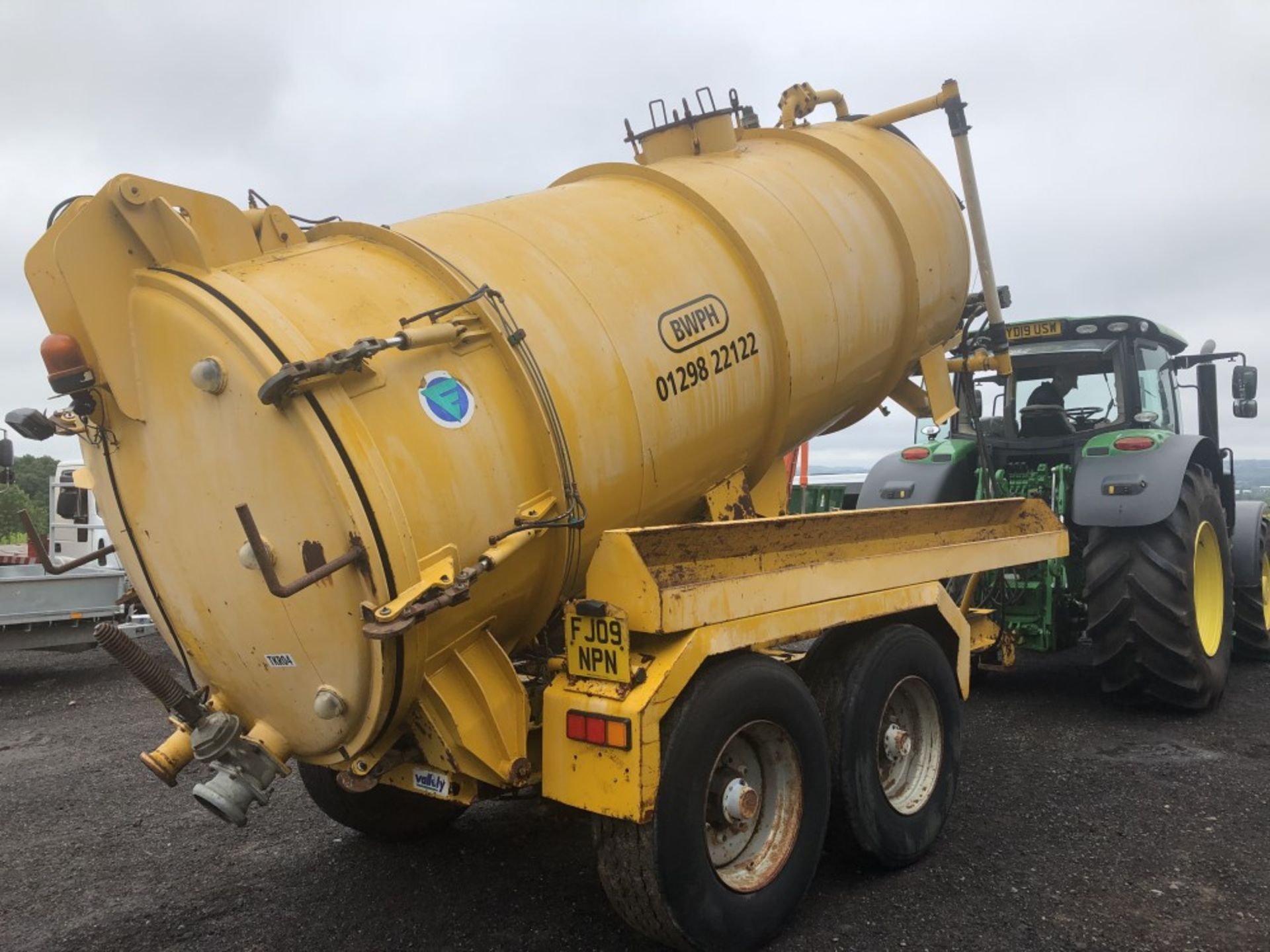 VALLELY 2500 GALLON VAC TANK (LOCATION SHEFFIELD) FULL HYD REAR (RING FOR COLLECTION DETAILS [+ VAT] - Image 3 of 8