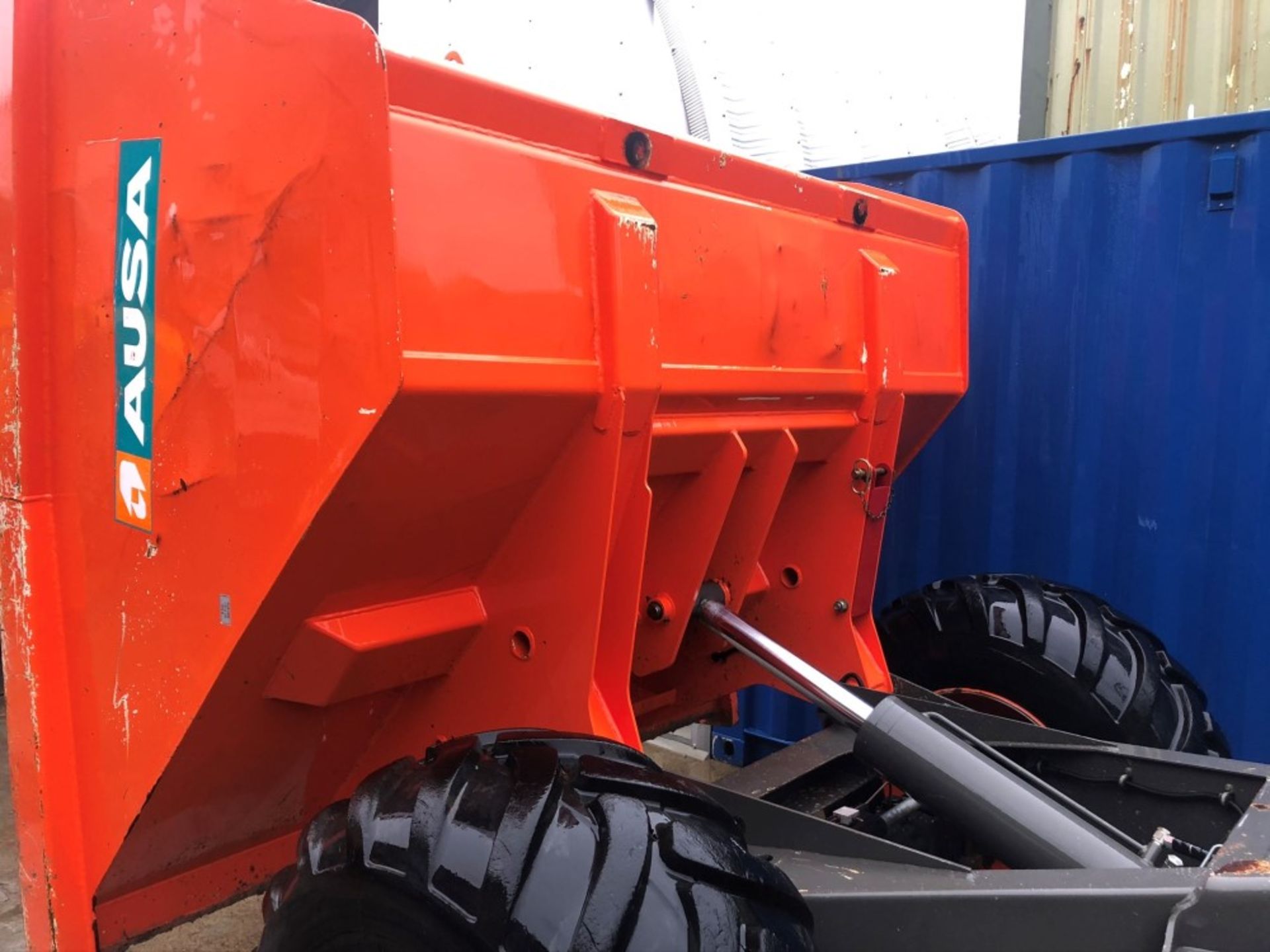 2014 MODEL AUSA 10 TON DUMPER (LOCATION TODMORDEN) 1752 HOURS (RING FOR COLLECTION DETAILS) [+ VAT] - Image 3 of 4