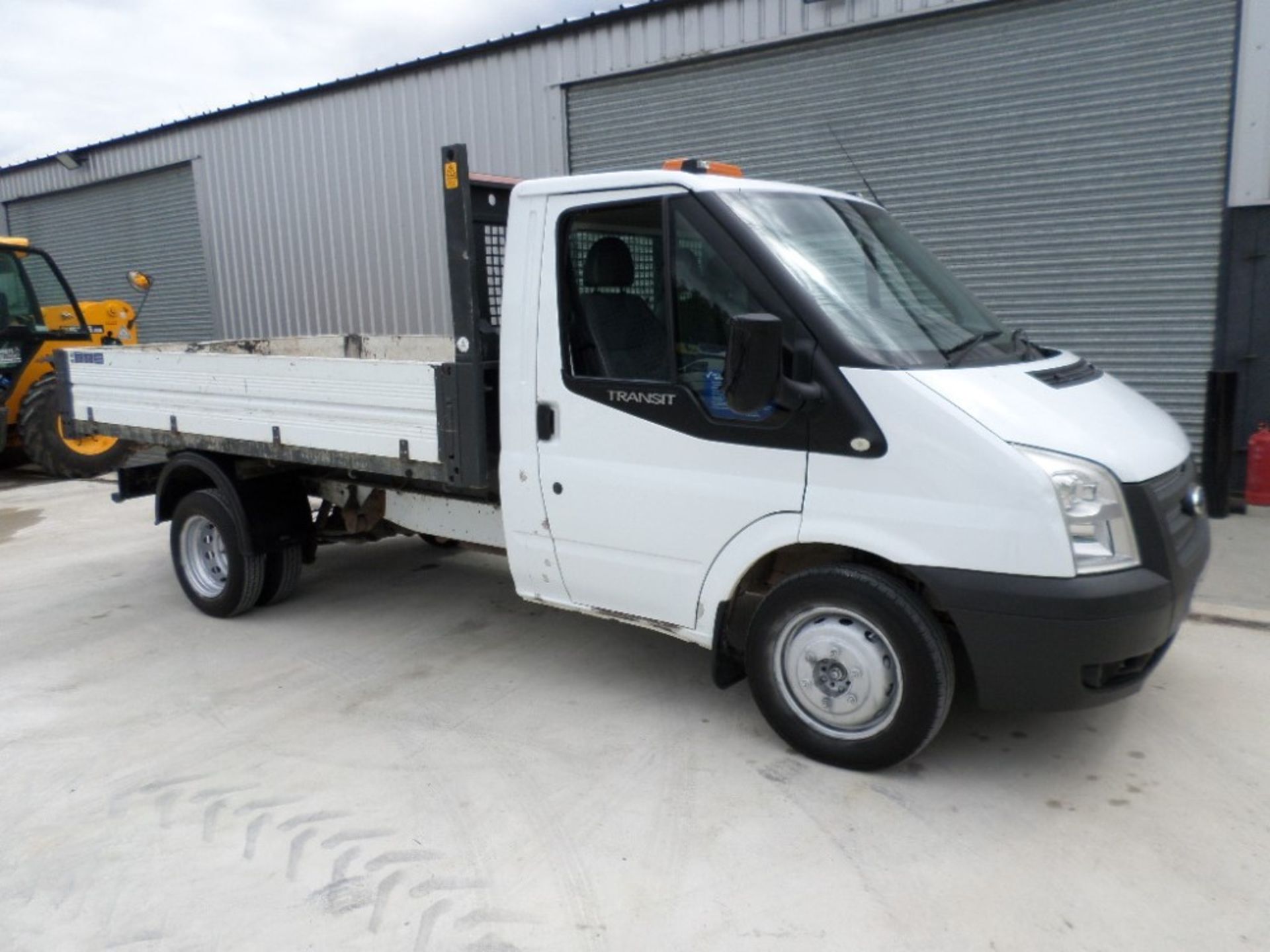 12 reg FORD TRANSIT 2.2 125 T340 MWB S/CAB TIPPER (LOCATION SHEFFIELD) 1ST REG 07/12, 130556M, V5 - Image 2 of 5