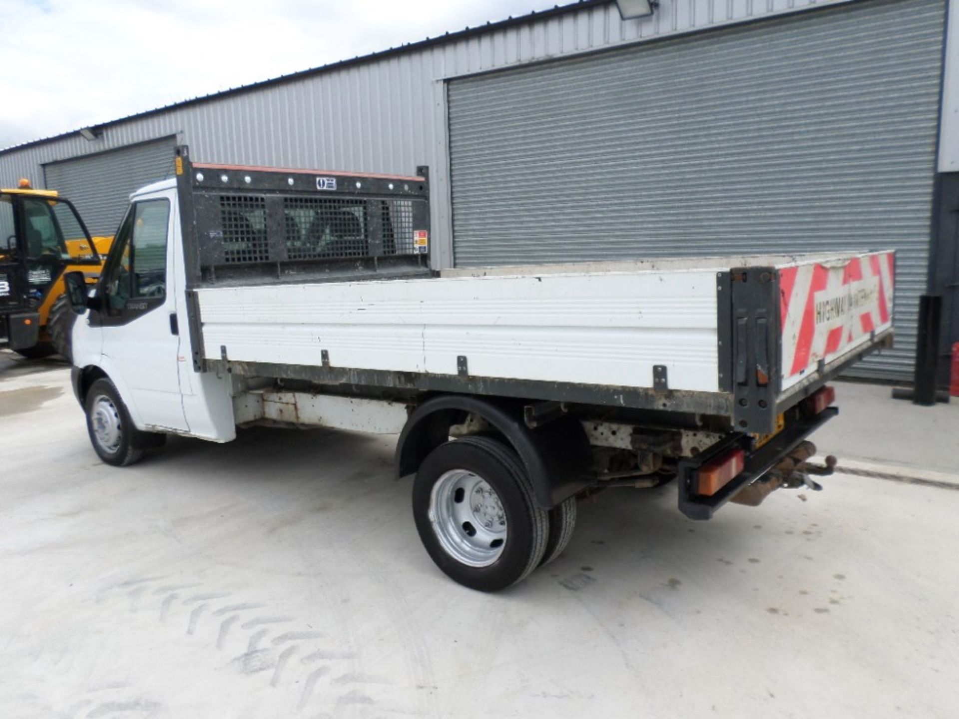 12 reg FORD TRANSIT 2.2 125 T340 MWB S/CAB TIPPER (LOCATION SHEFFIELD) 1ST REG 07/12, 130556M, V5 - Image 3 of 5