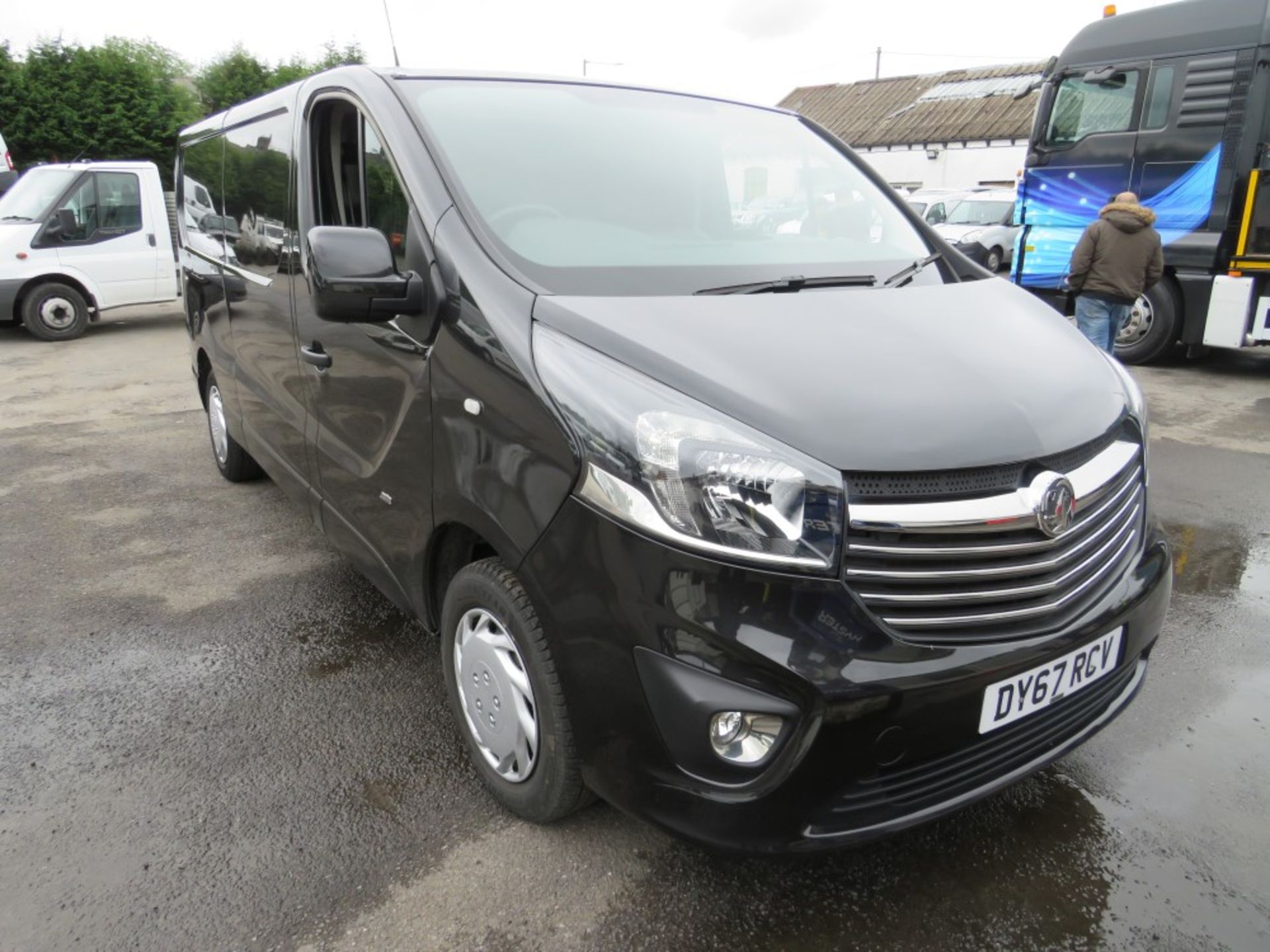 67 reg VAUXHALL VIVARO 2900 SPORTIVE CDTI, 1ST REG 10/17, 46699M, A/C, PARK SENSORS [+ VAT]