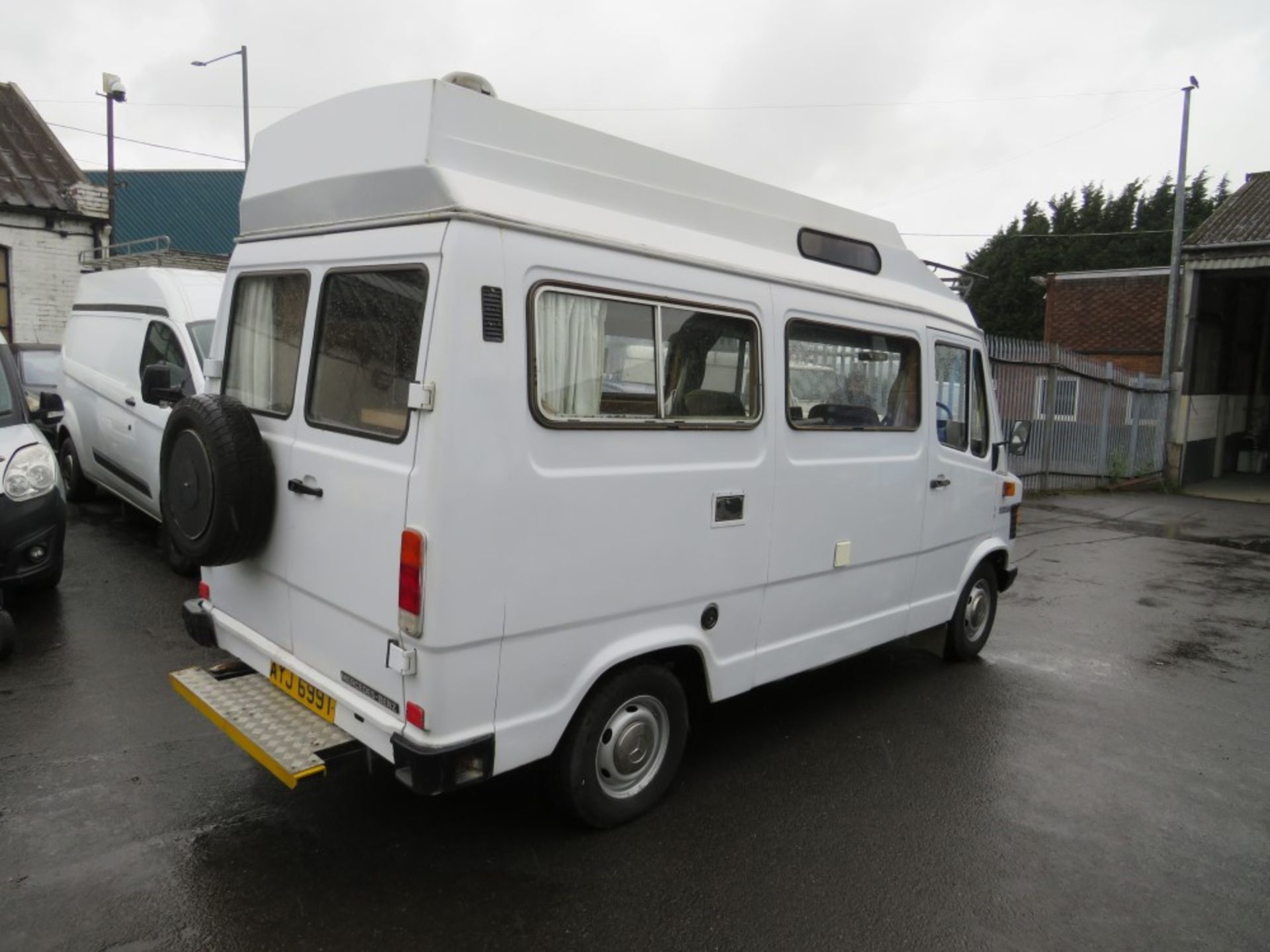 T reg MERCEDES 207 DIESEL MOTOR CARAVAN, 1ST REG 03/79, 136851M NOT WARRANTED, V5 HERE [NO VAT] - Image 4 of 7