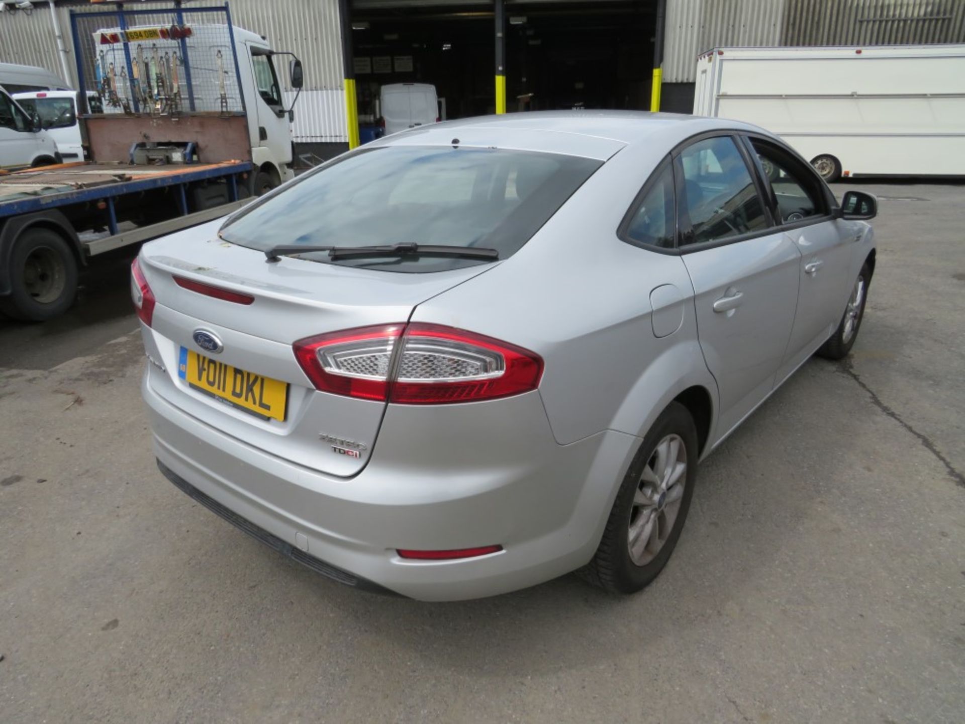 11 reg FORD MONDEO TDI ZETEC, 1ST REG 03/11, TEST 04/21, 204195M, NO V5 [NO VAT] - Image 4 of 5