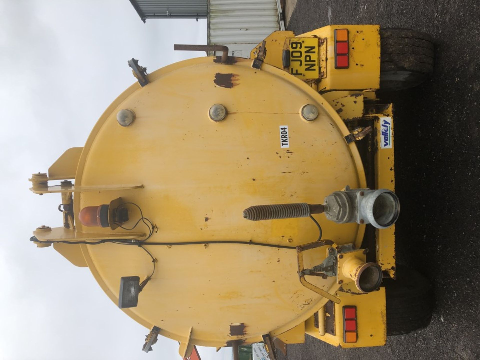 VALLELY 2500 GALLON VAC TANK (LOCATION SHEFFIELD) FULL HYD REAR (RING FOR COLLECTION DETAILS [+ VAT] - Image 6 of 8