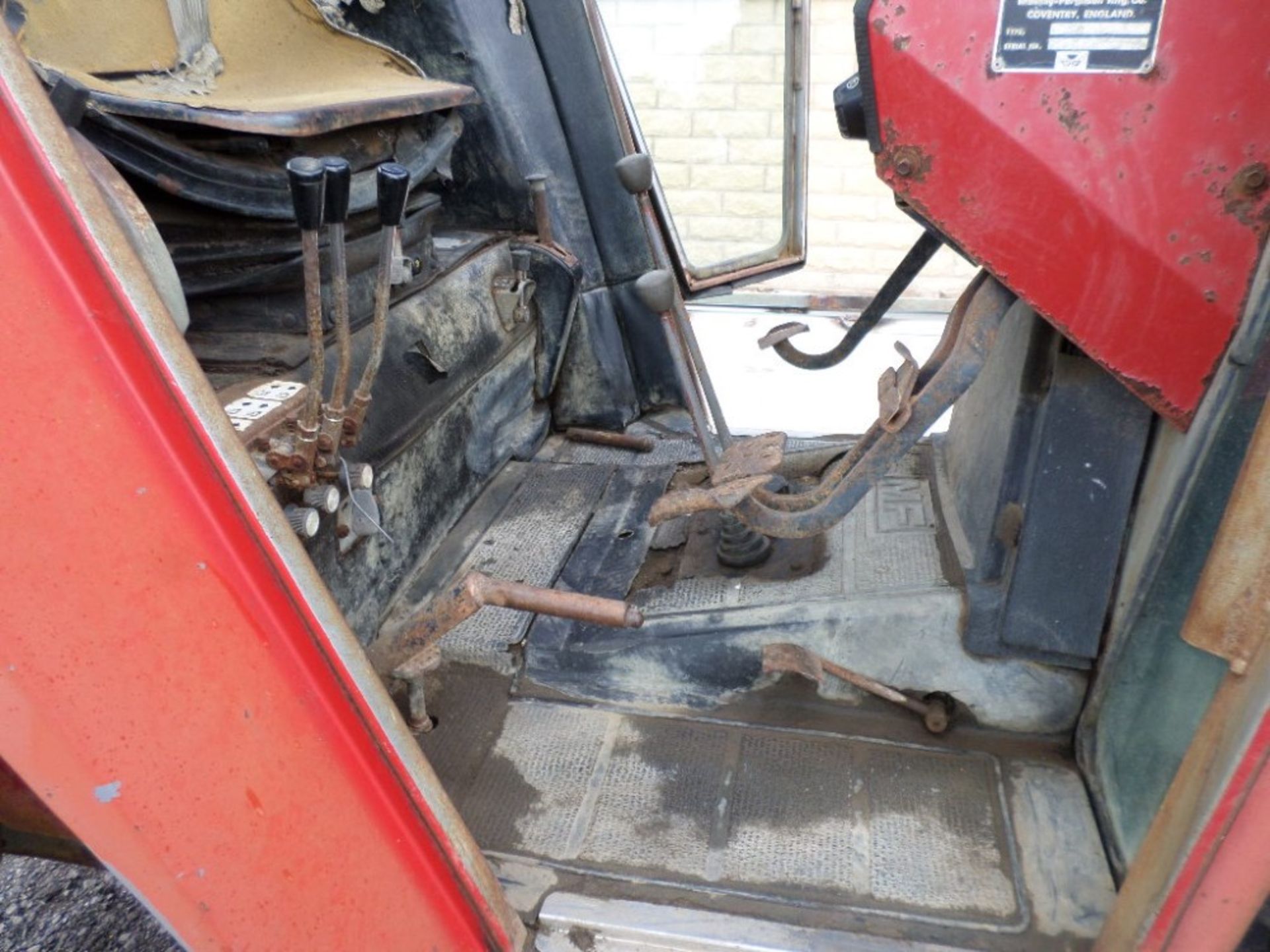 V reg MASSEY FERGUSON 575 2WD TRACTOR C/W 80 POWER LOADER (LOCATION SHEFFIELD) 5259 HOURS, NO V5 ( - Image 8 of 12