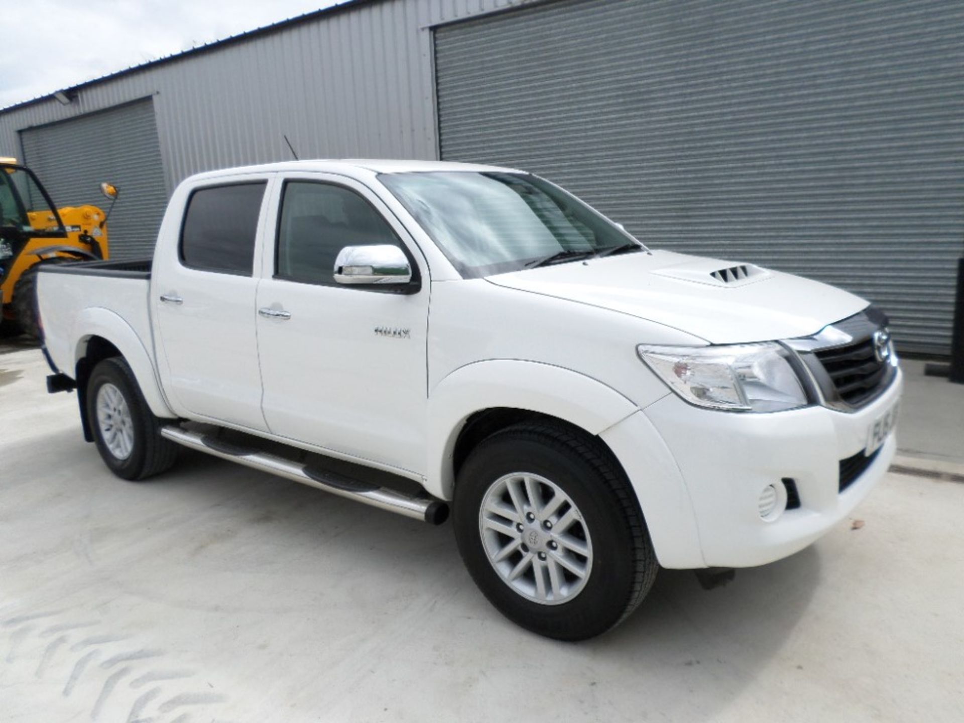 15 reg TOYOTA HILUX 3.0 D-4D INVINCIBLE D/C PICKUP (LOCATION SHEFFIELD) 1ST REG 03/15, 48891M, AUTO, - Bild 2 aus 6