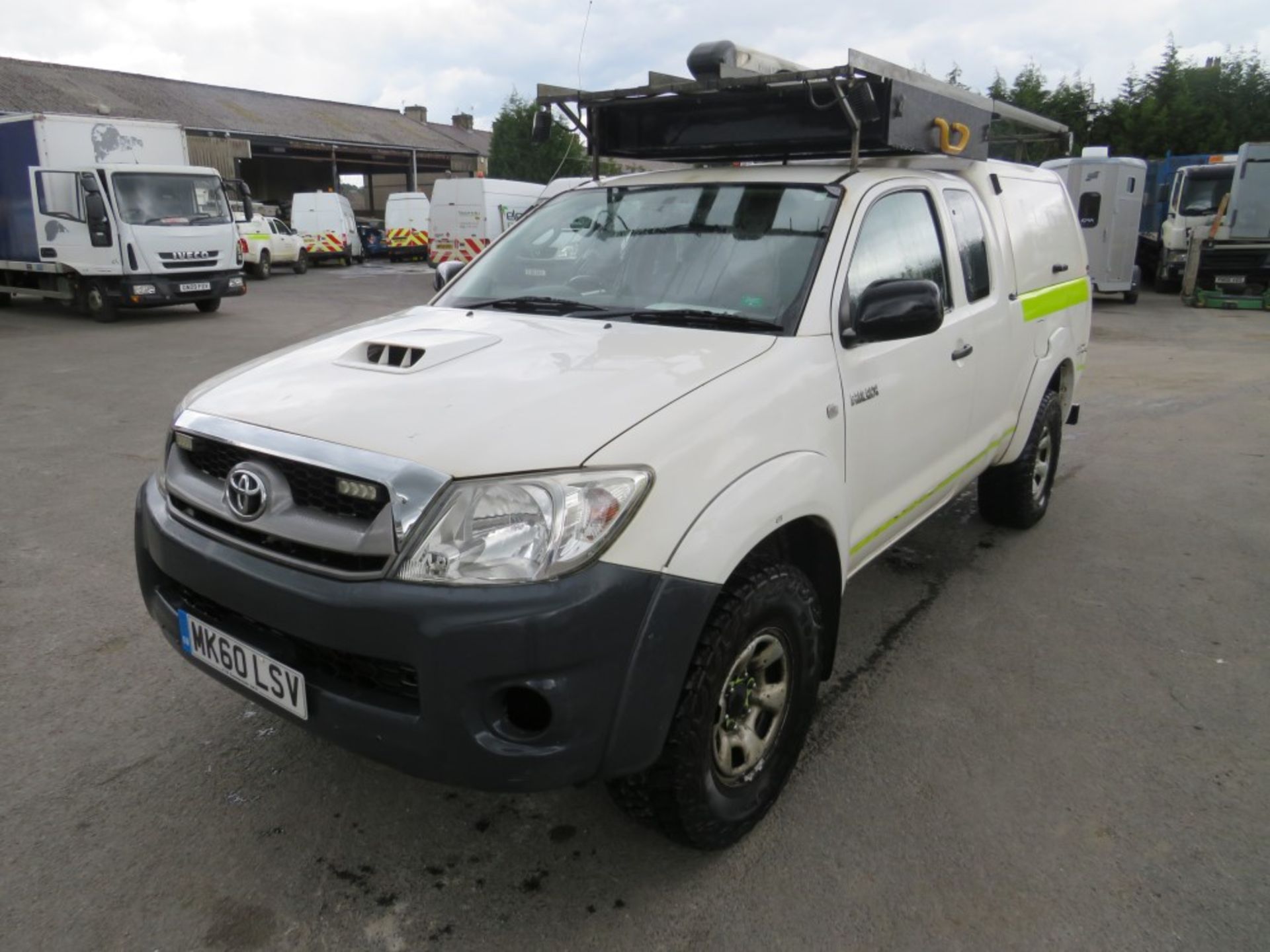 60 reg TOYOTA HILUX HL2 D-4D 4 X 4 ECB (DIRECT ELECTRICITY NW) 1ST REG 12/10, TEST 01/21, 124044M, - Image 2 of 5